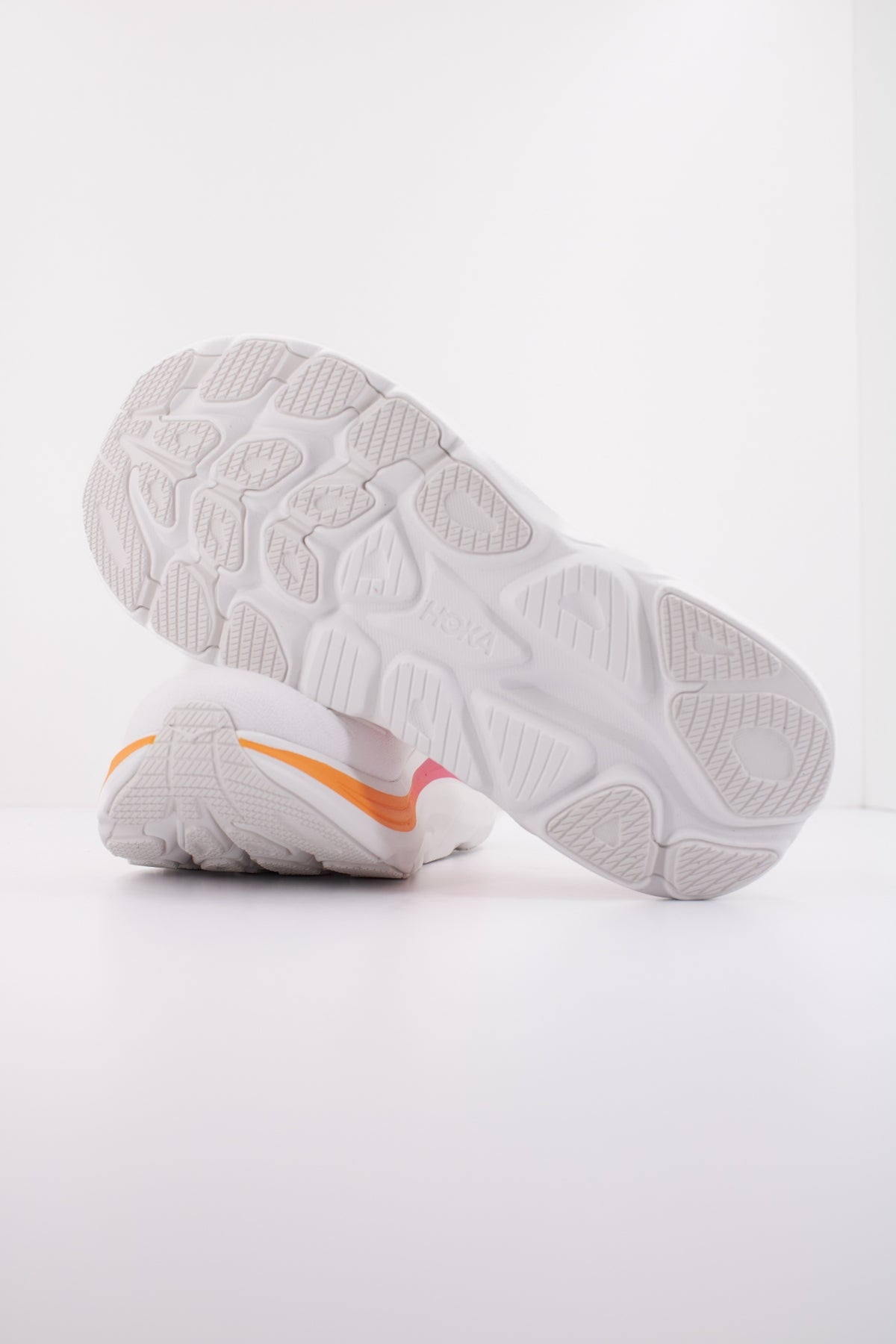 HOKA W CLIFTON en color BLANCO (5)