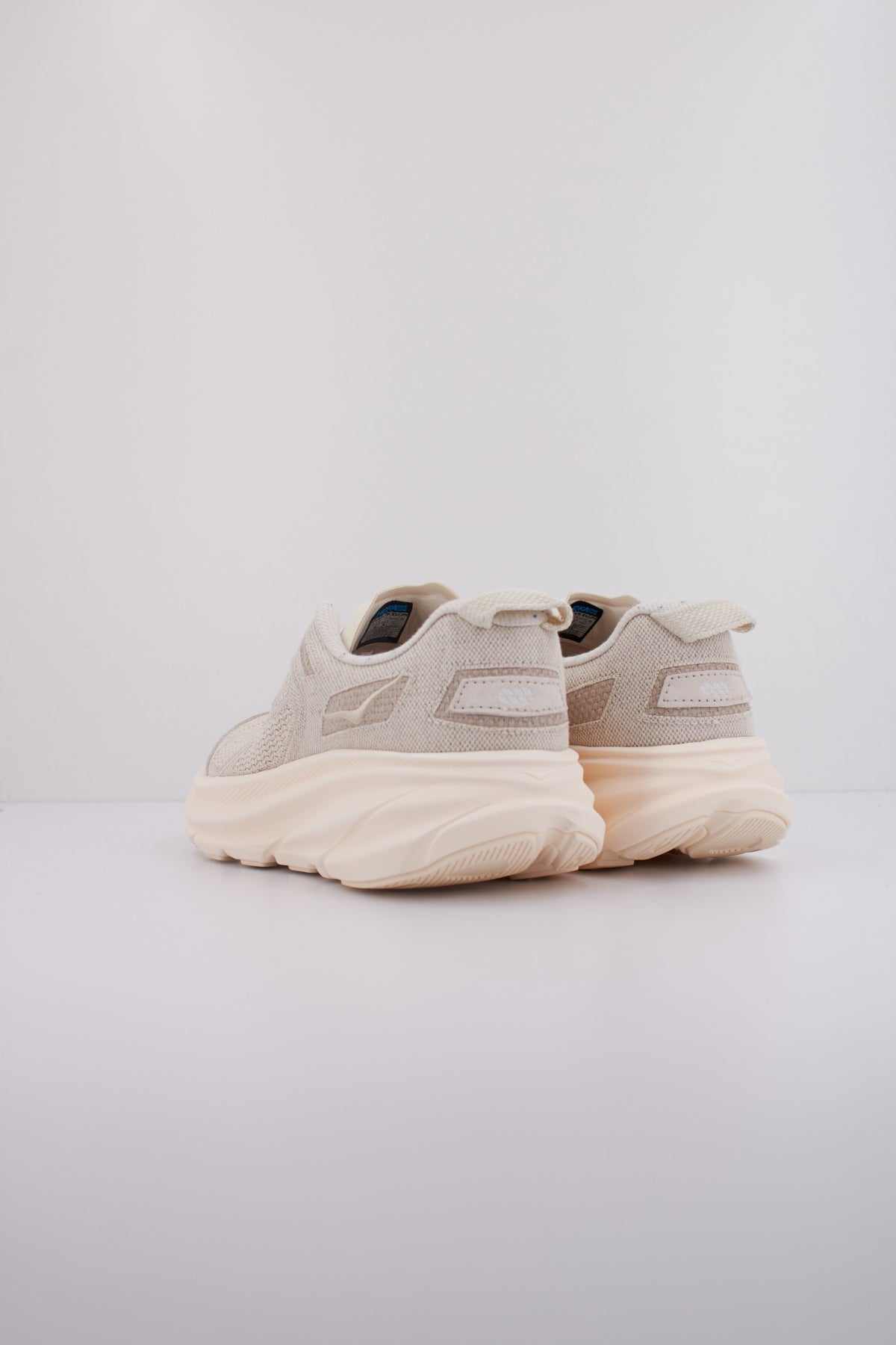 HOKA U CLIFTON ONE BP en color BEIS (4)