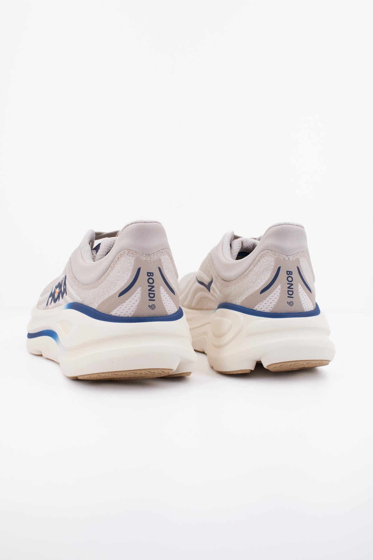 HOKA ZAPATILLA BONDI en color BEIS (4)