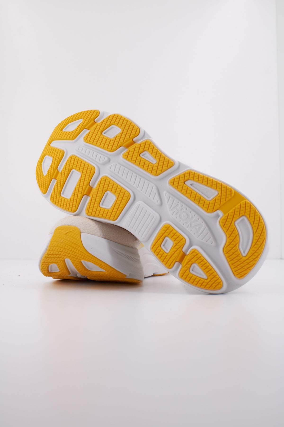 HOKA W BONDI en color BLANCO (5)