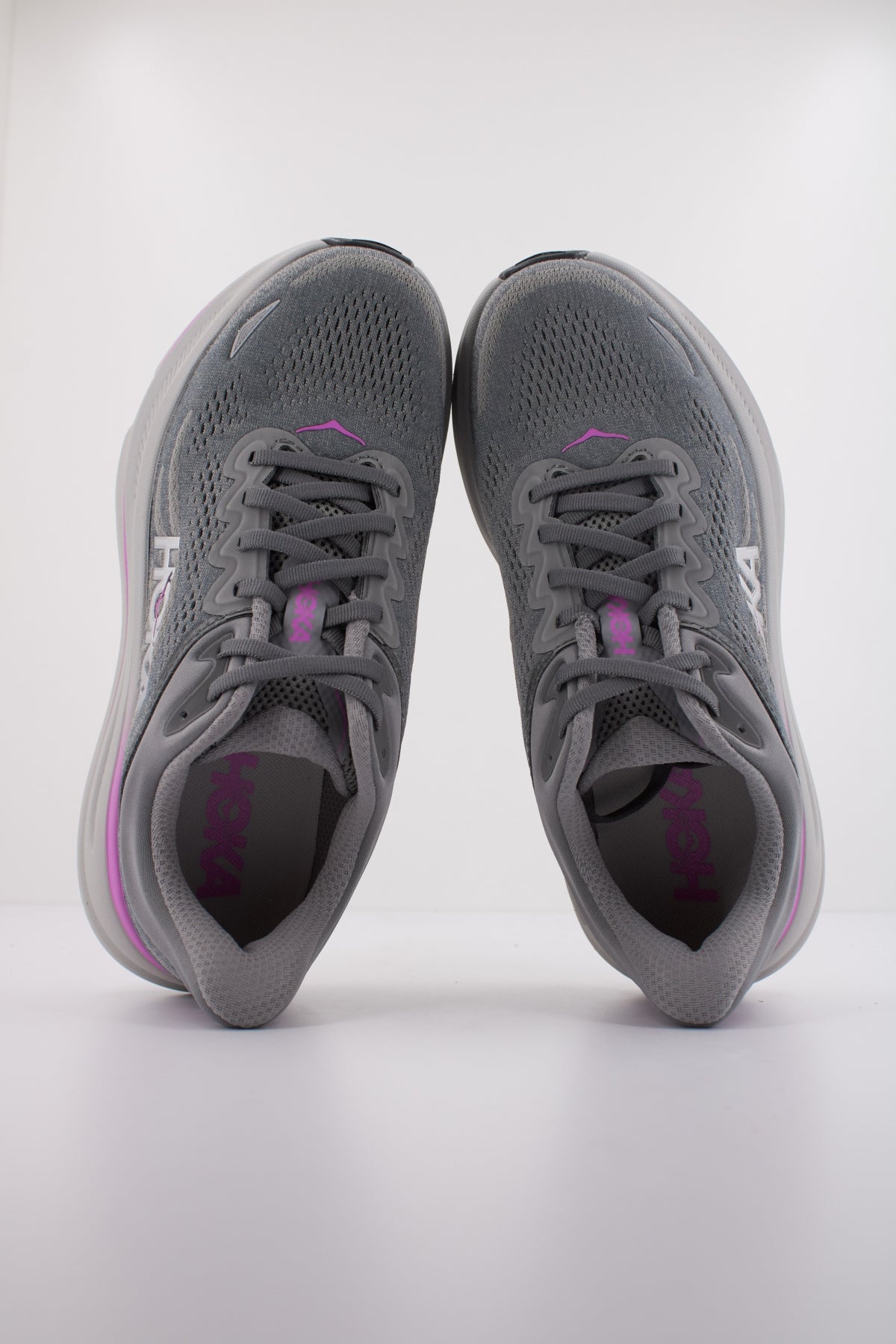 HOKA W BONDI en color GRIS (3)