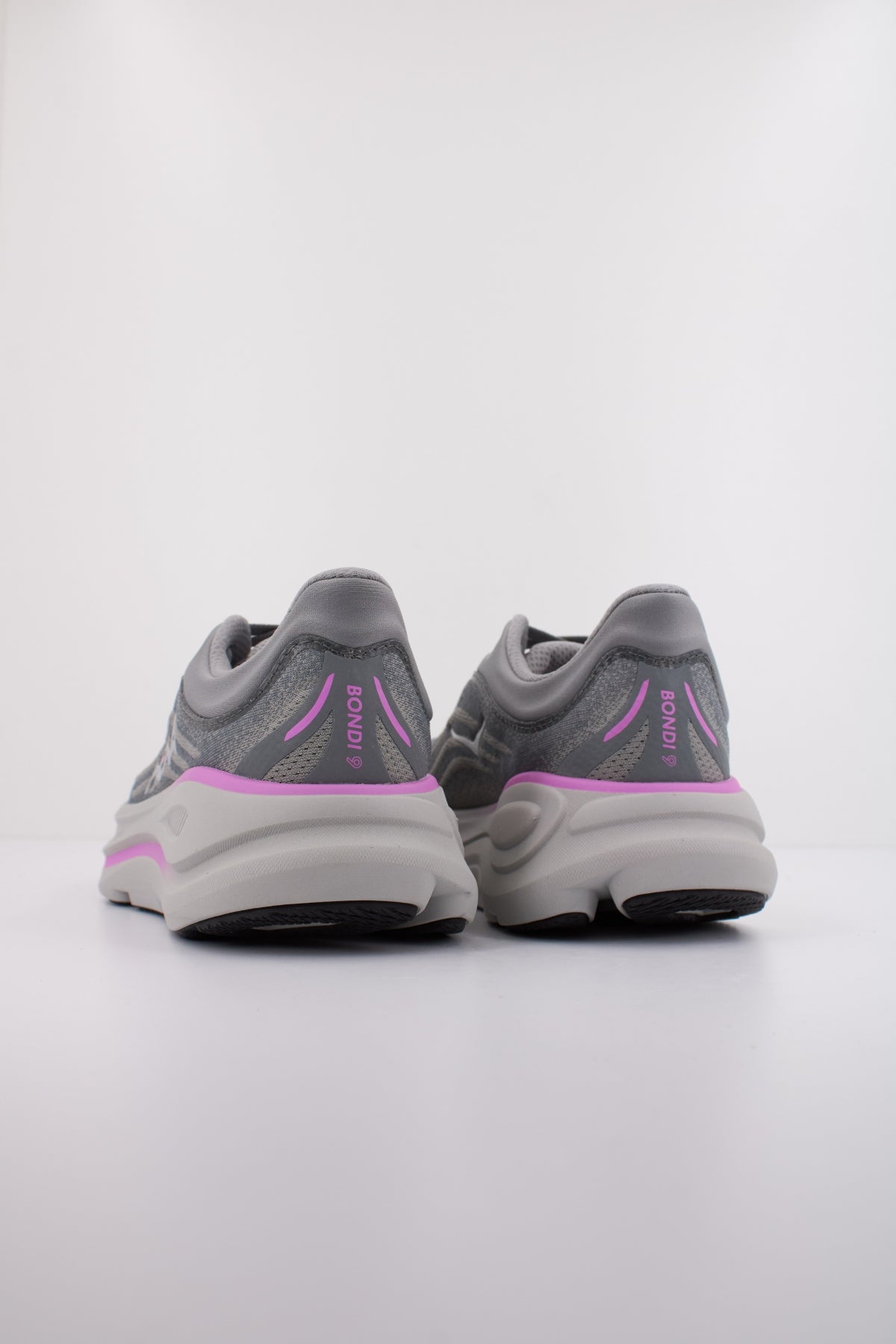 HOKA W BONDI en color GRIS (4)