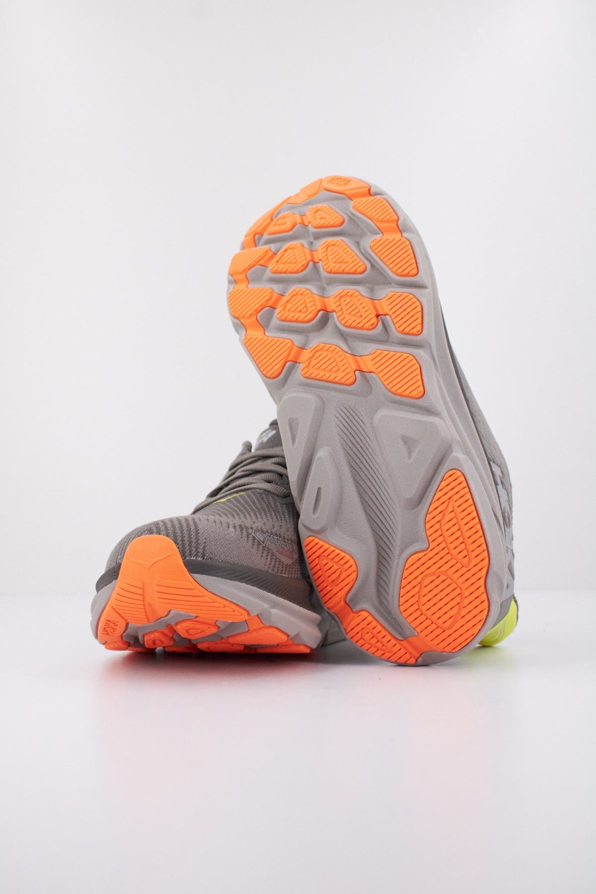 HOKA CLIFTON GTX en color GRIS (5)