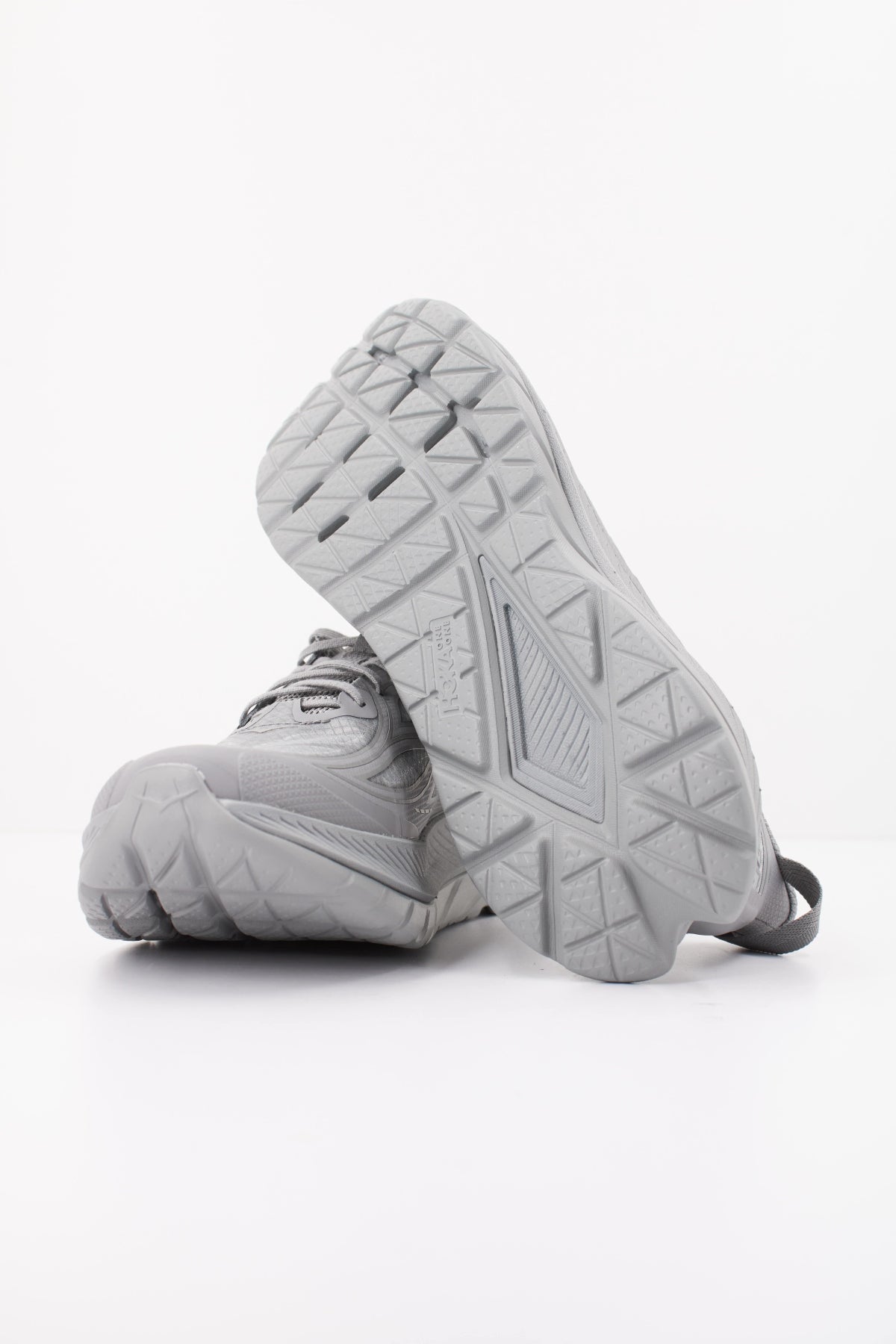 HOKA M MACH REMASTERED en color GRIS (5)