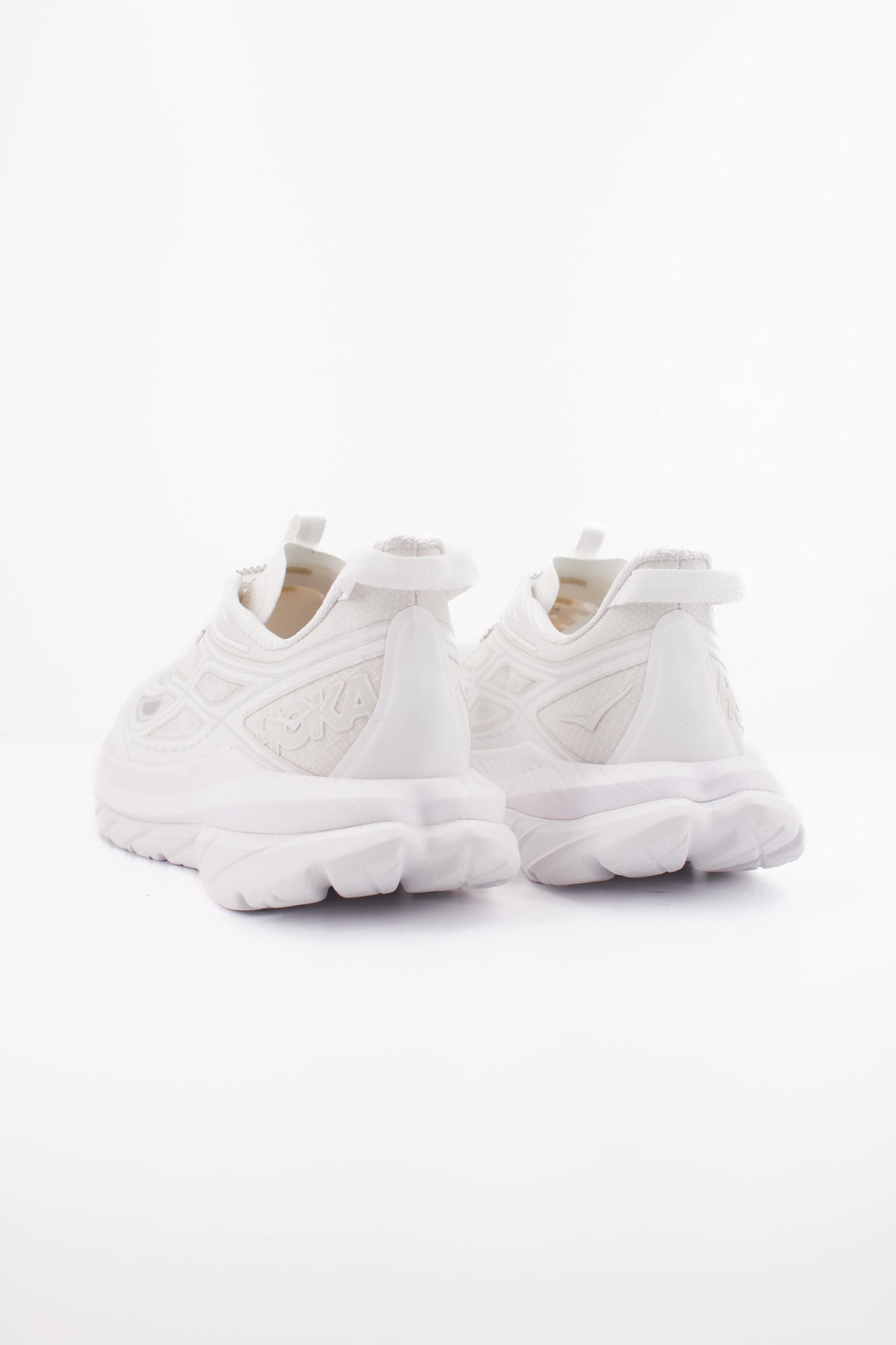 HOKA W MACH REMASTER en color BLANCO (4)