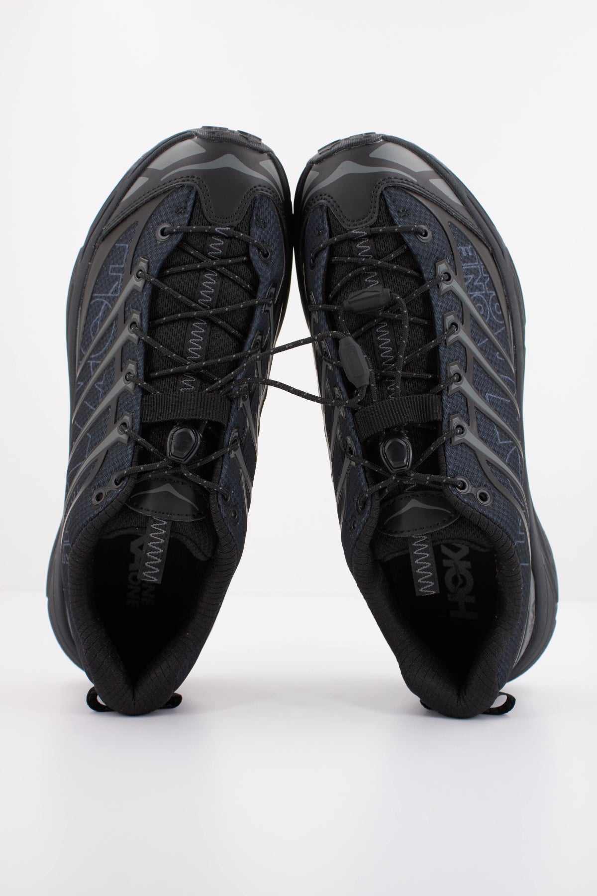 HOKA U MAFATE THREE en color NEGRO (3)