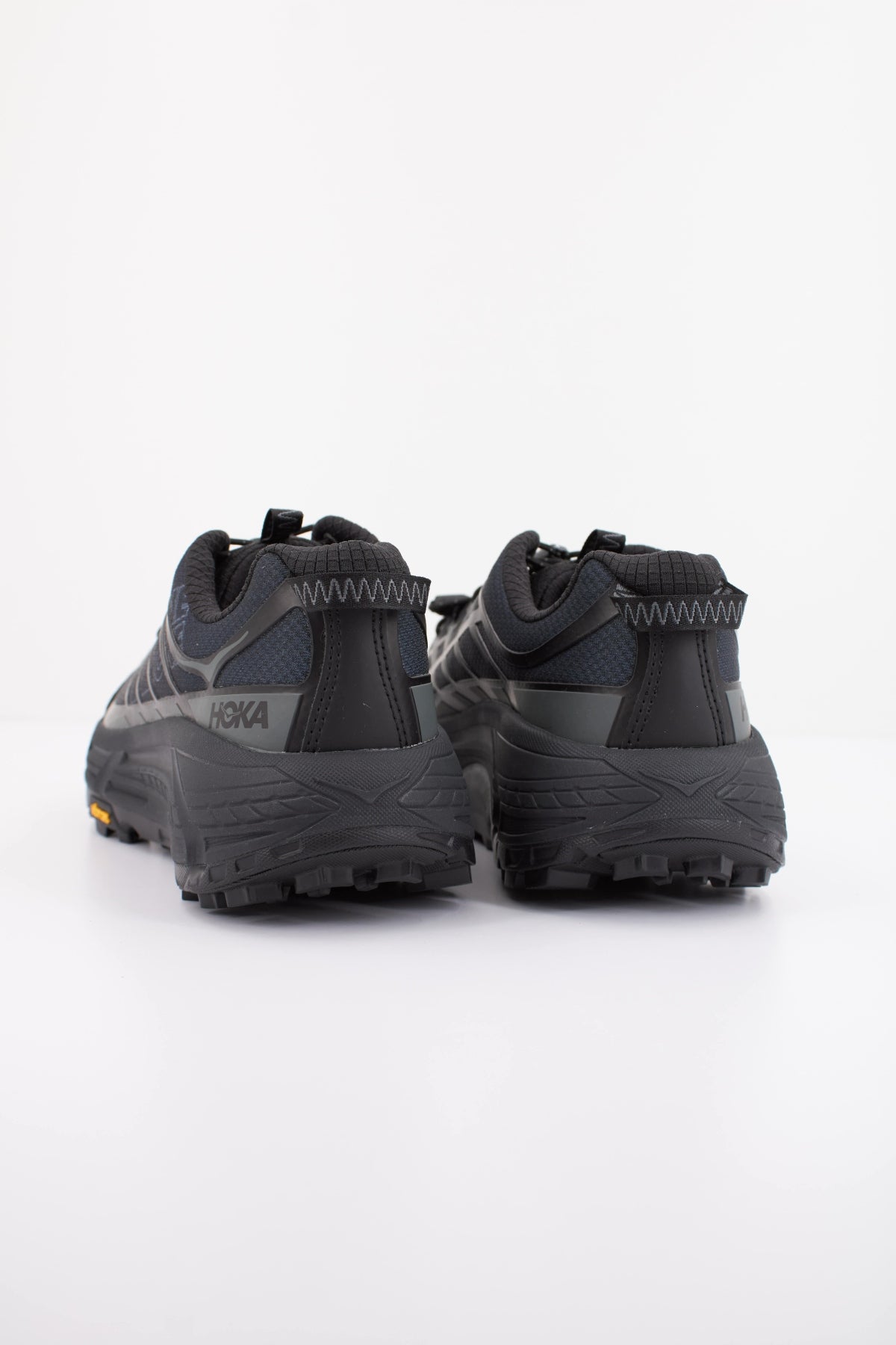 HOKA U MAFATE THREE en color NEGRO (4)