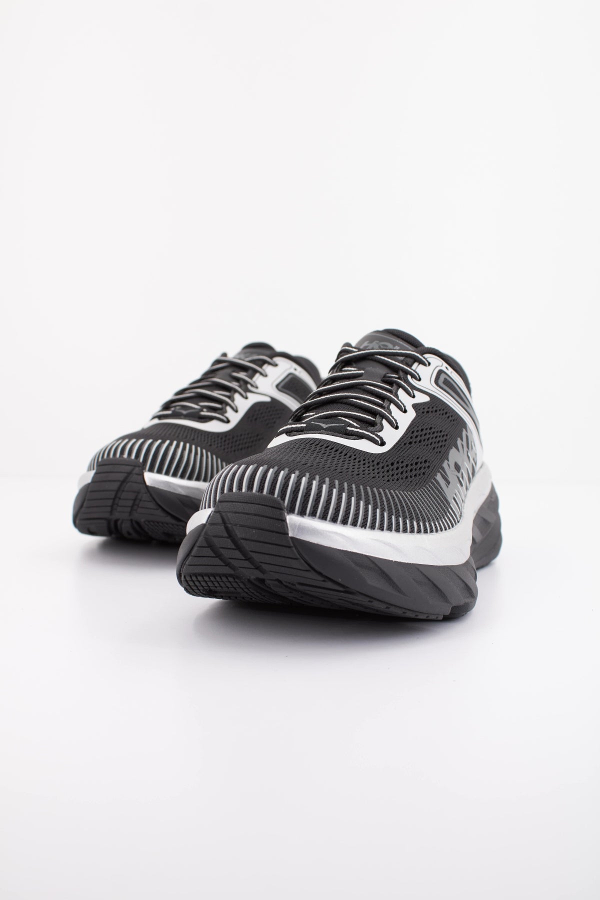 HOKA ZAPATILLA BONDI en color NEGRO (2)