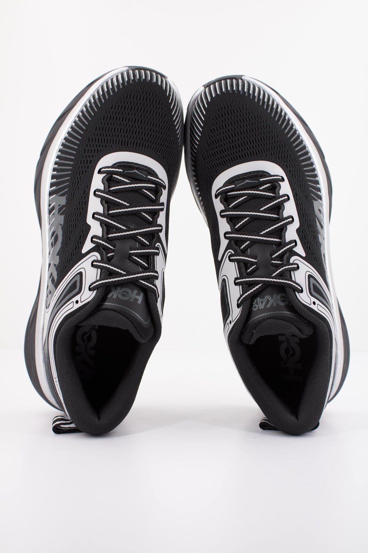 HOKA ZAPATILLA BONDI en color NEGRO (3)