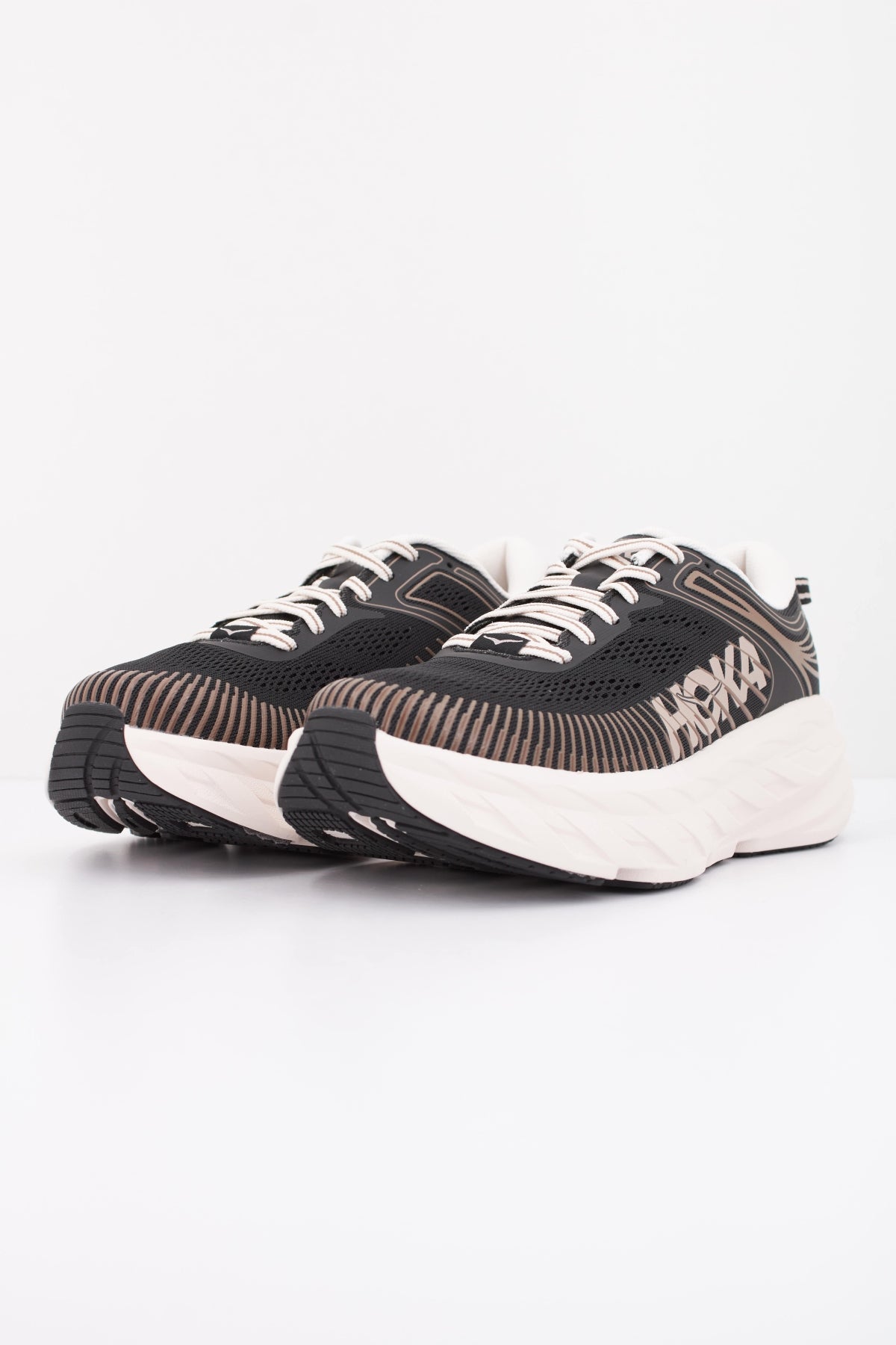HOKA W BONDI en color NEGRO (2)