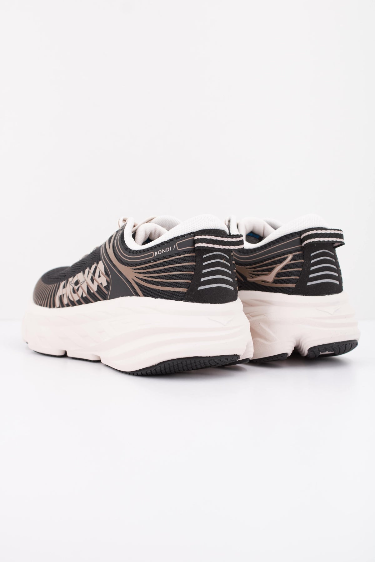 HOKA W BONDI en color NEGRO (4)