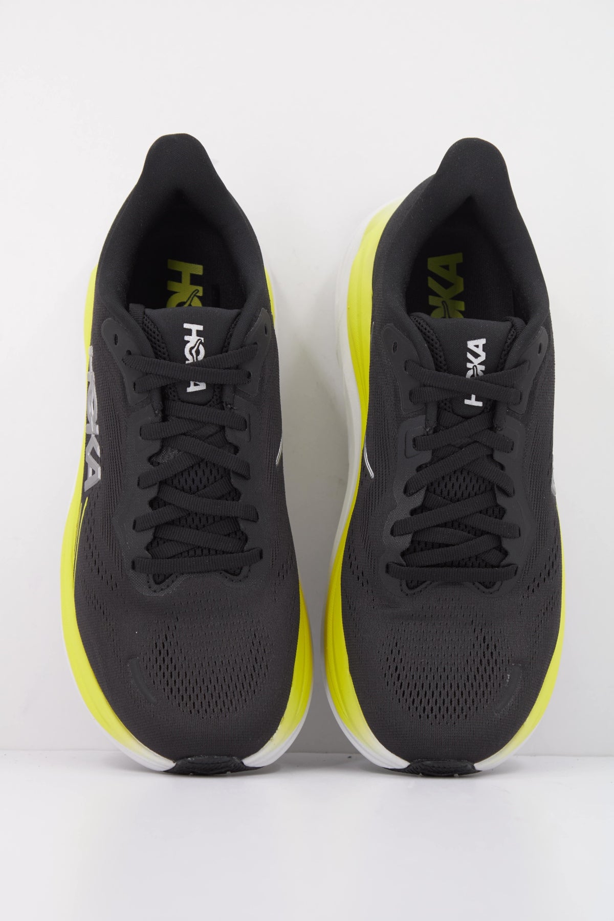 HOKA ZAPATILLA CLIFTON en color NEGRO (3)