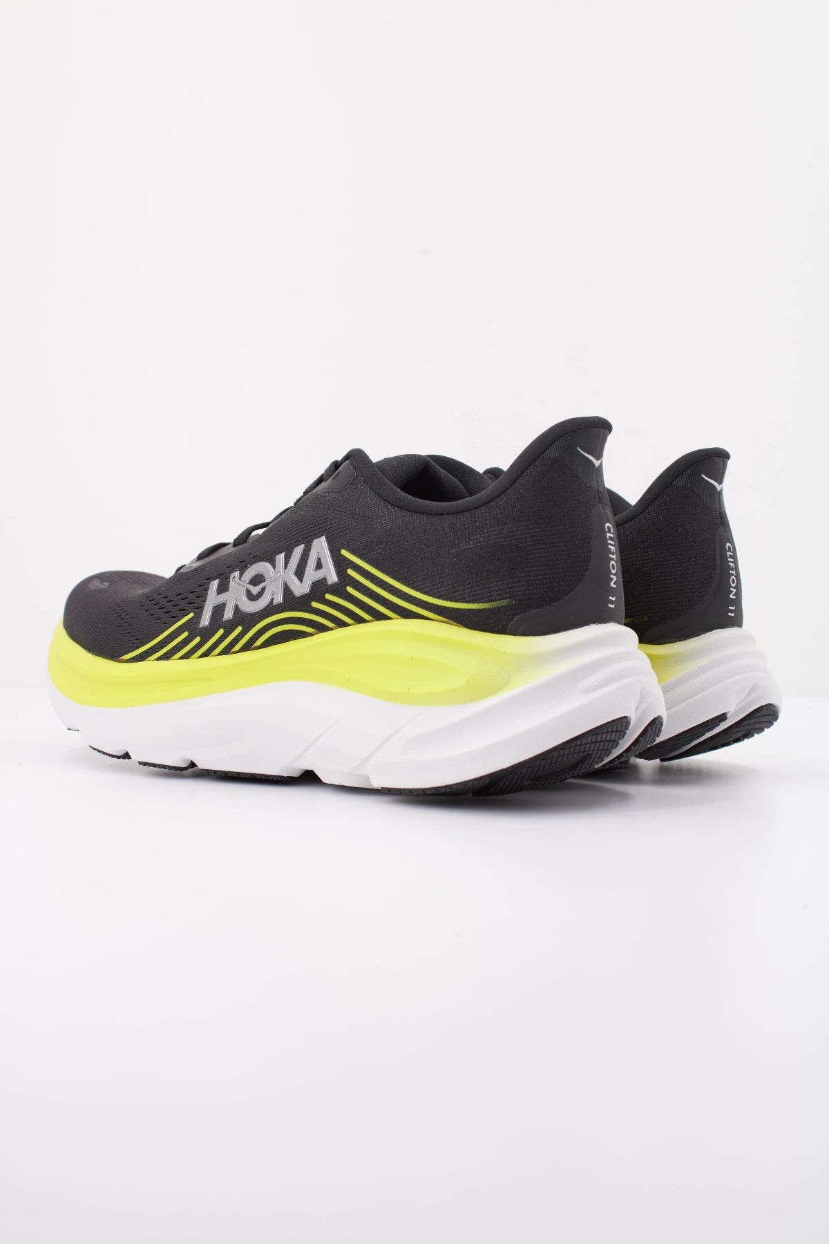 HOKA ZAPATILLA CLIFTON en color NEGRO (4)