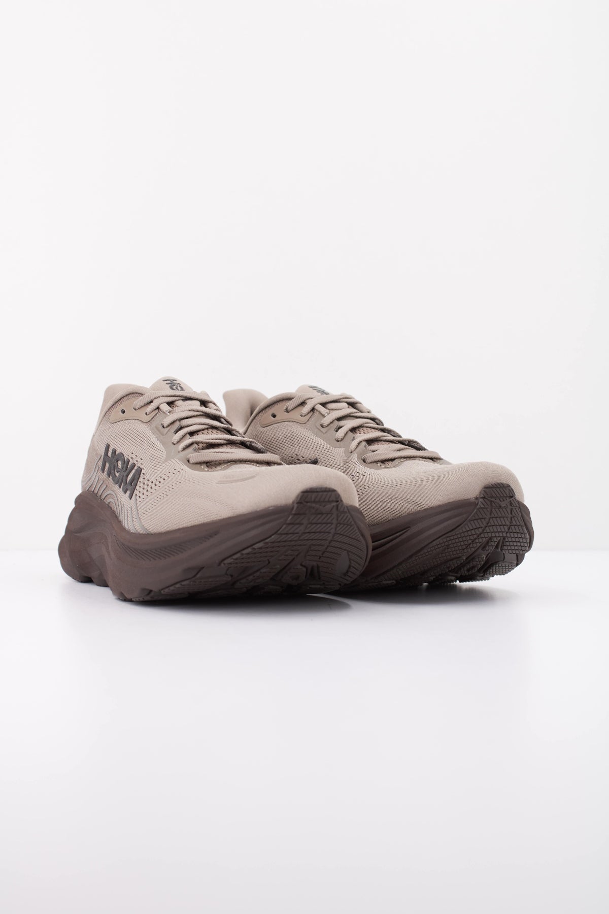 HOKA ZAPATILLA CLIFTON en color BEIS (2)