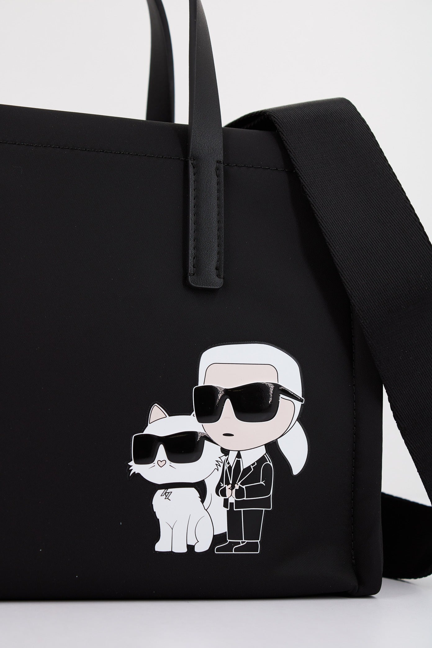 KARL LAGERFELD K/IKONIK . NYLON SM CB T en color NEGRO (4)