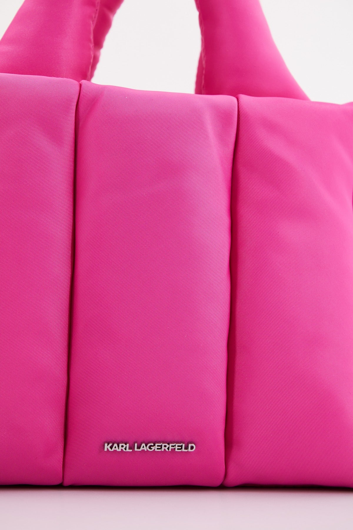 KARL LAGERFELD K/IKONIK . NYLON PUFF S en color ROSA (4)