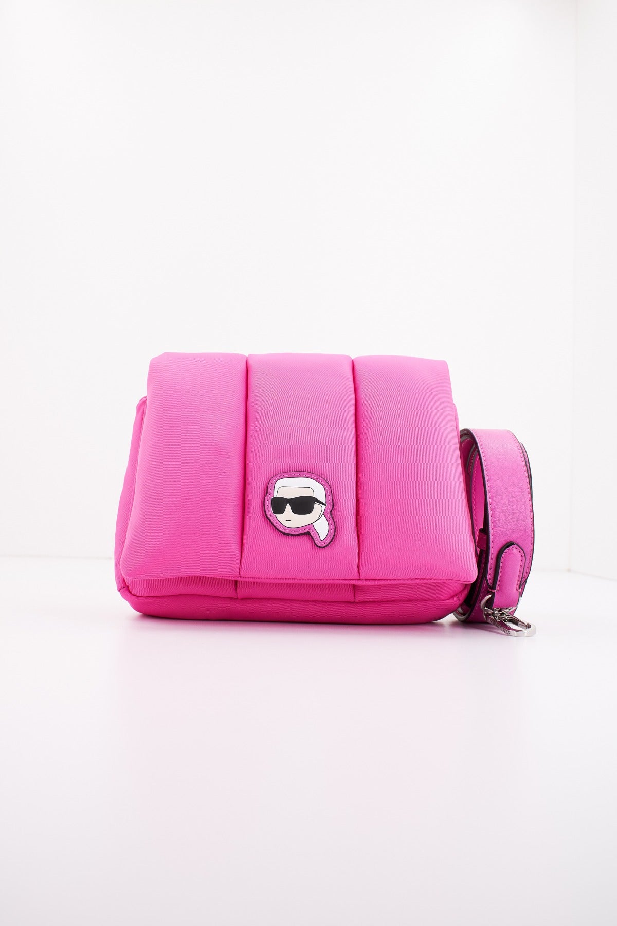 KARL LAGERFELD K/IKONIK . NYLON PUFF CB en color ROSA (1)