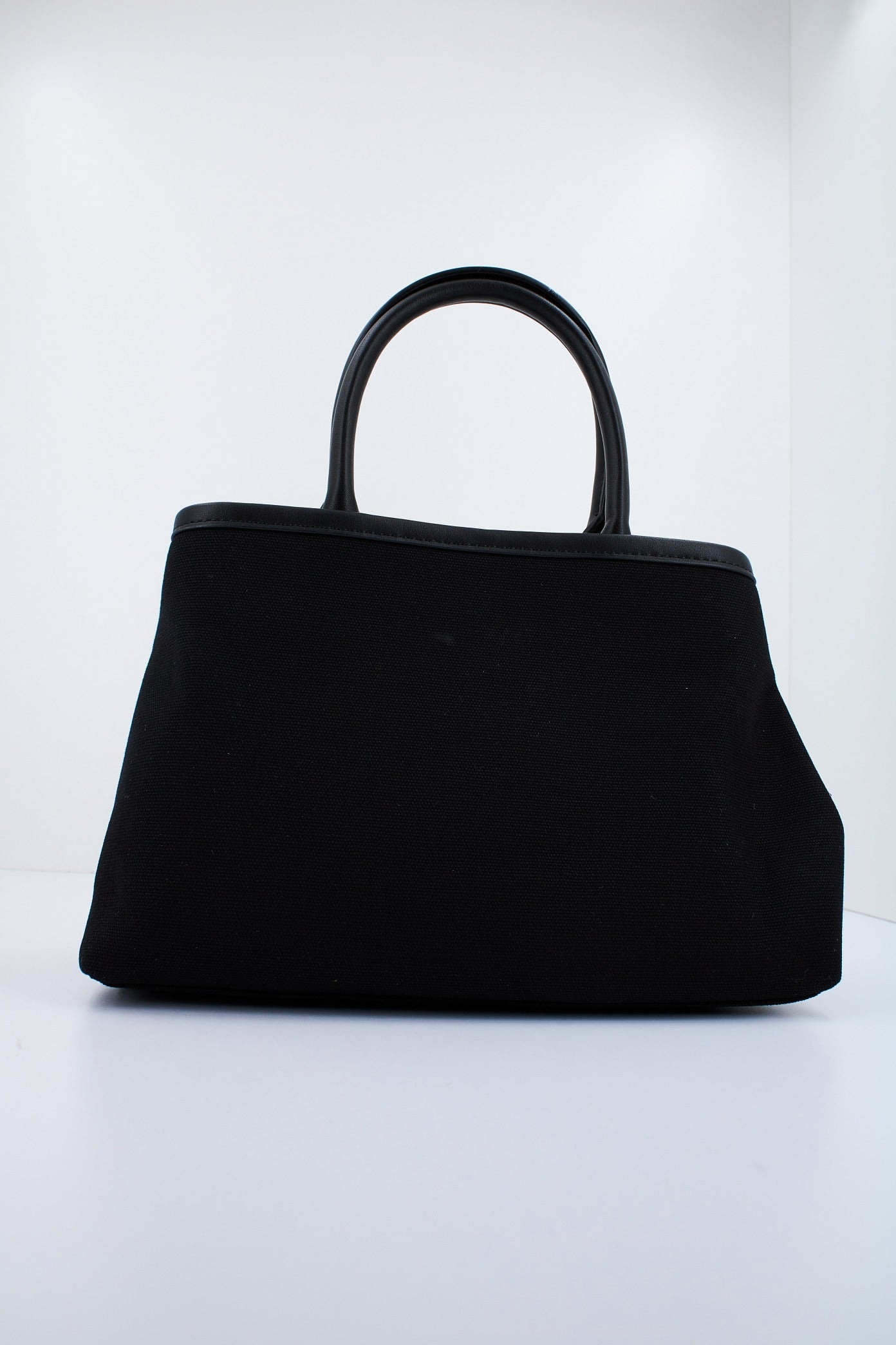 KARL LAGERFELD ICON K SM SHOPPER en color NEGRO (2)