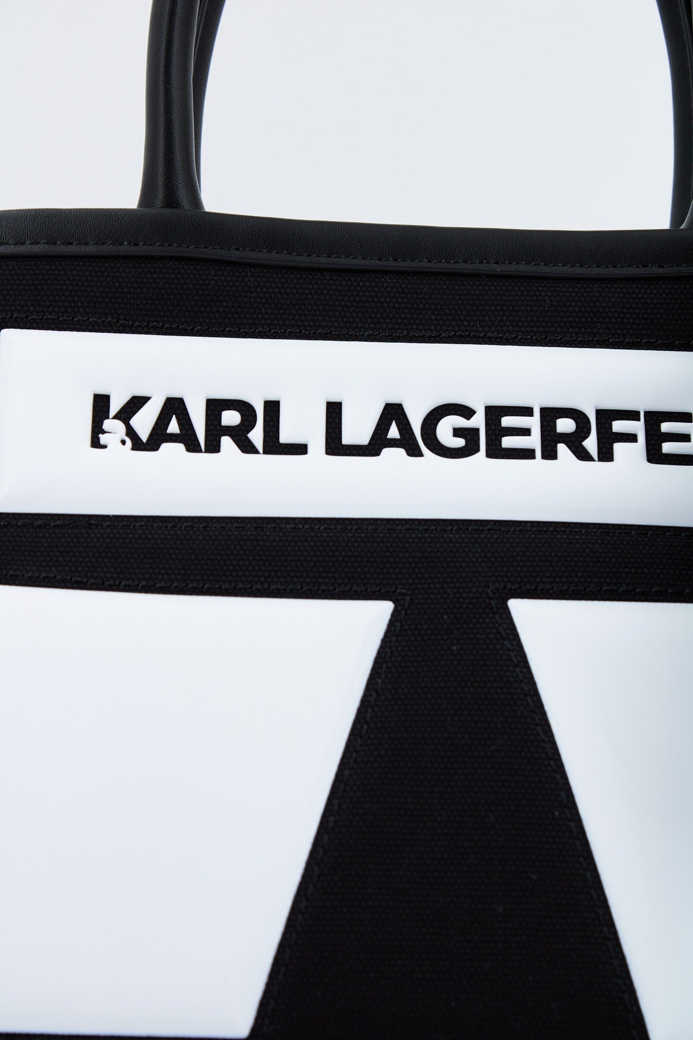KARL LAGERFELD ICON K SM SHOPPER en color NEGRO (4)