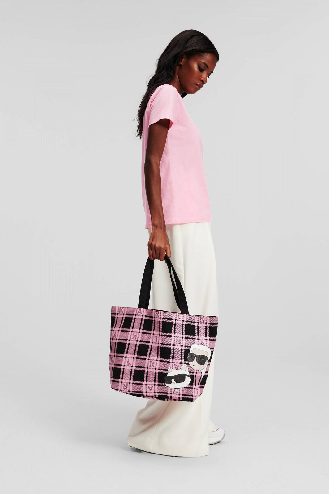 KARL LAGERFELD K/IKONIK . VARSITY TOTE en color ROSA (4)