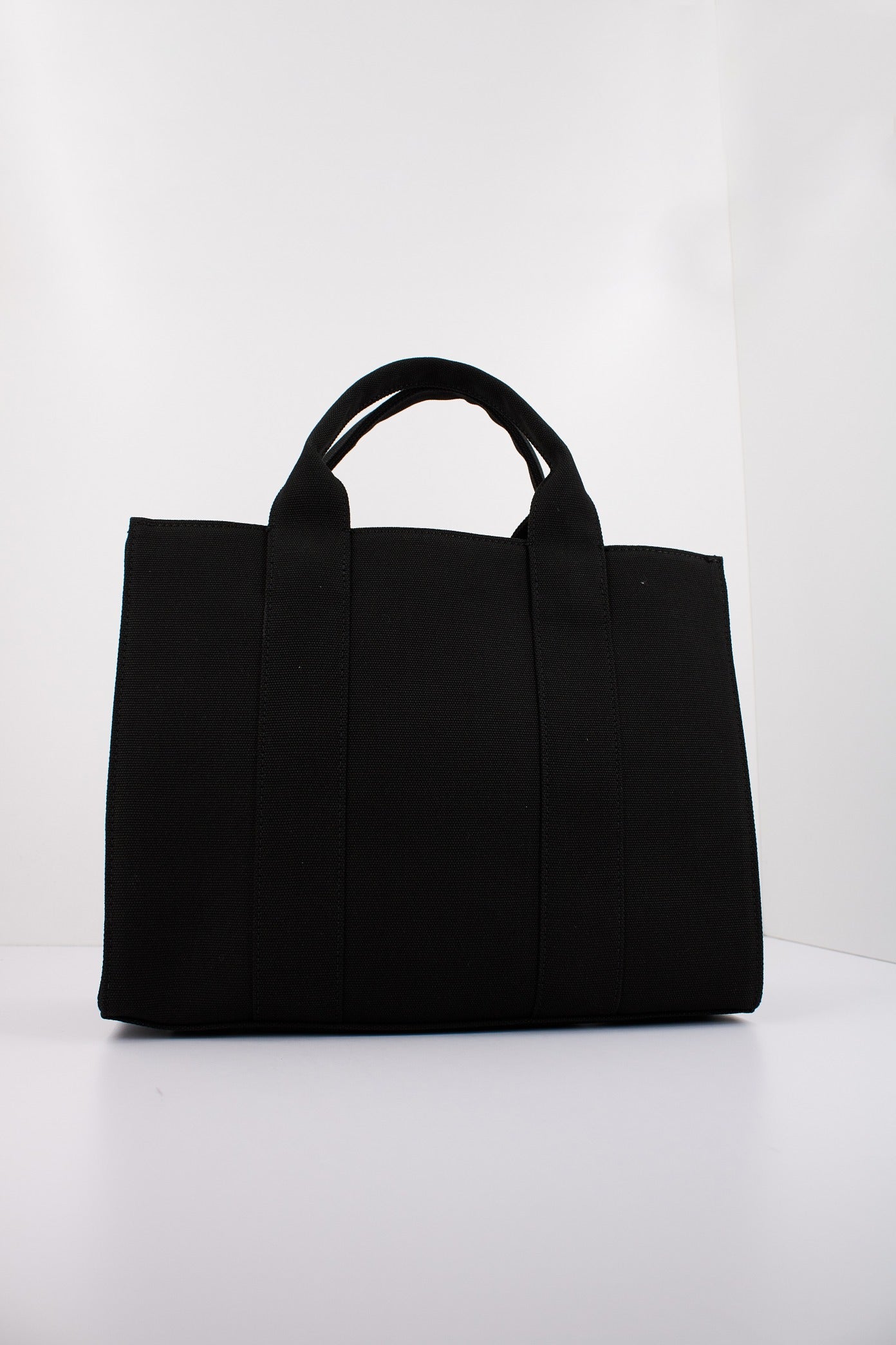KARL LAGERFELD RSG SQUARE MEDIUM TOTE en color NEGRO (2)