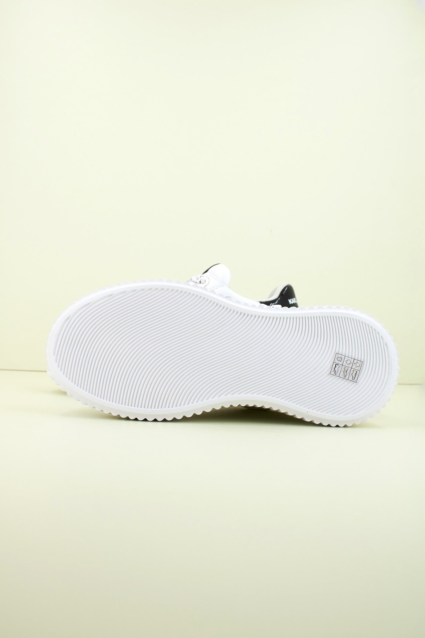 KARL LAGERFELD KREEPER LO KARL NFT PENDAN en color BLANCO (4)