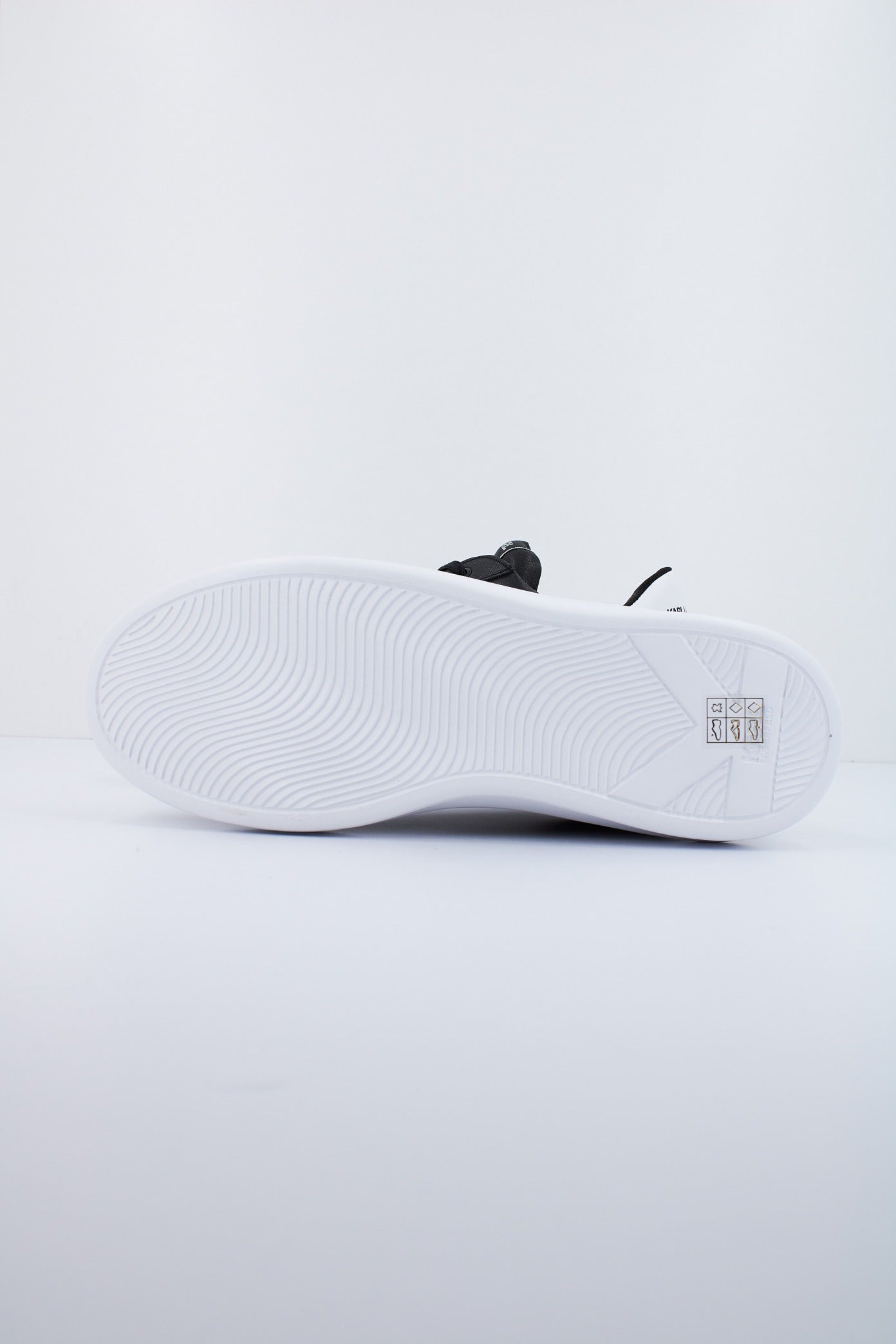 KARL LAGERFELD KAPRI MENS KARL NFT LO LAC en color NEGRO (4)