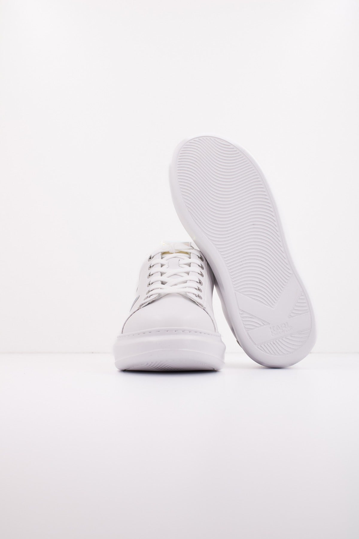 KARL LAGERFELD KAPRI SIGNIA LACE LTHR en color BLANCO (4)