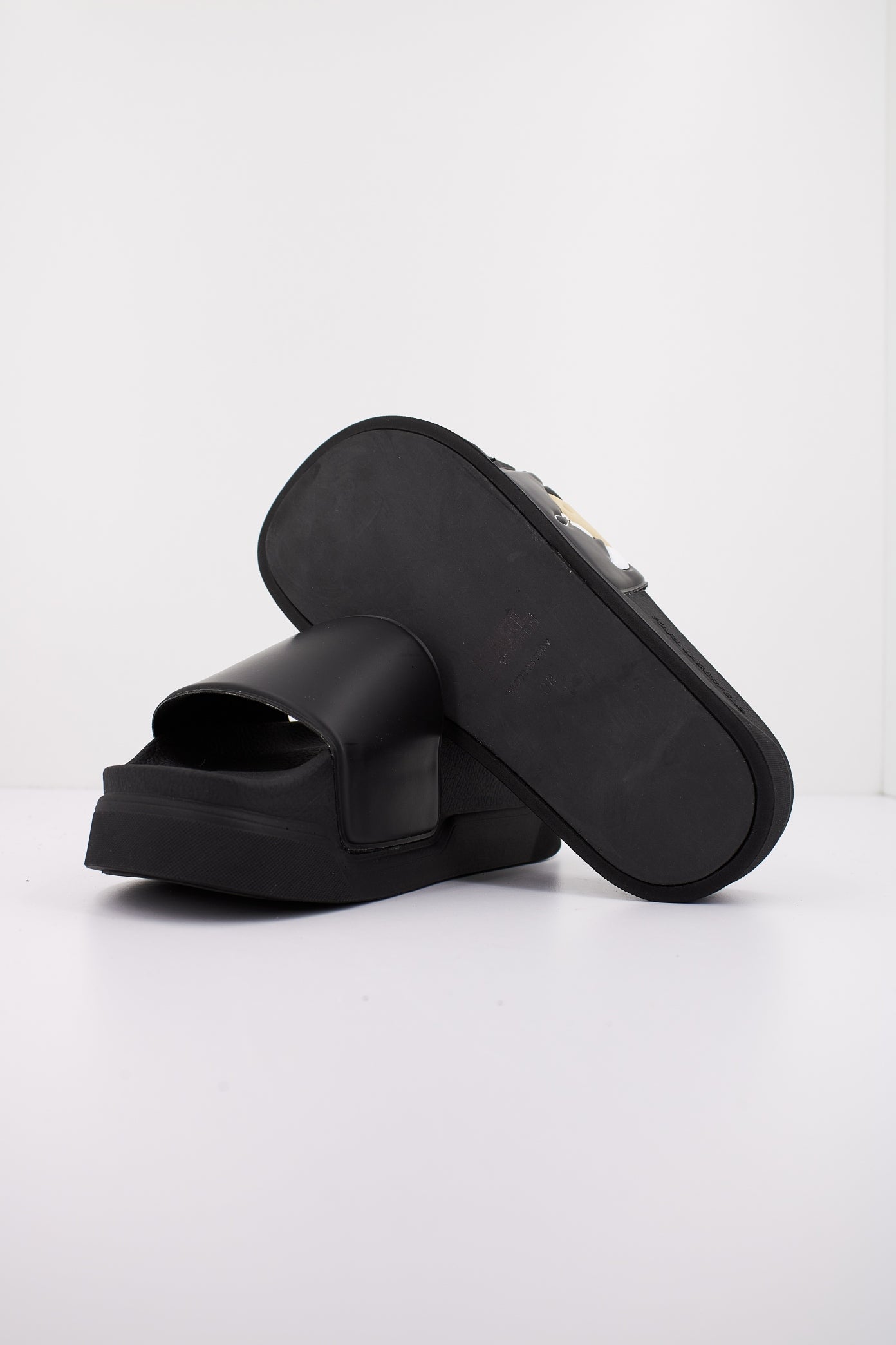 KARL LAGERFELD KONDOMINIUM en color NEGRO (4)