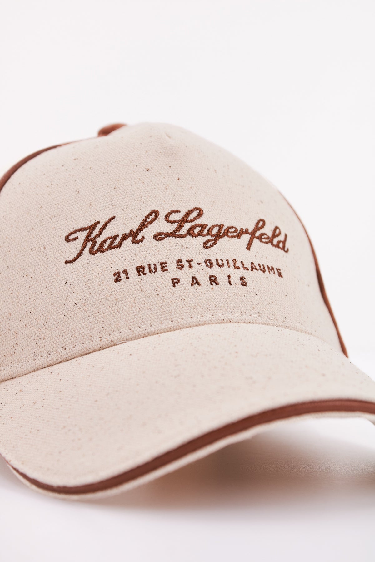 KARL LAGERFELD HOTEL KARL CANVAS CAP en color BEIS (4)