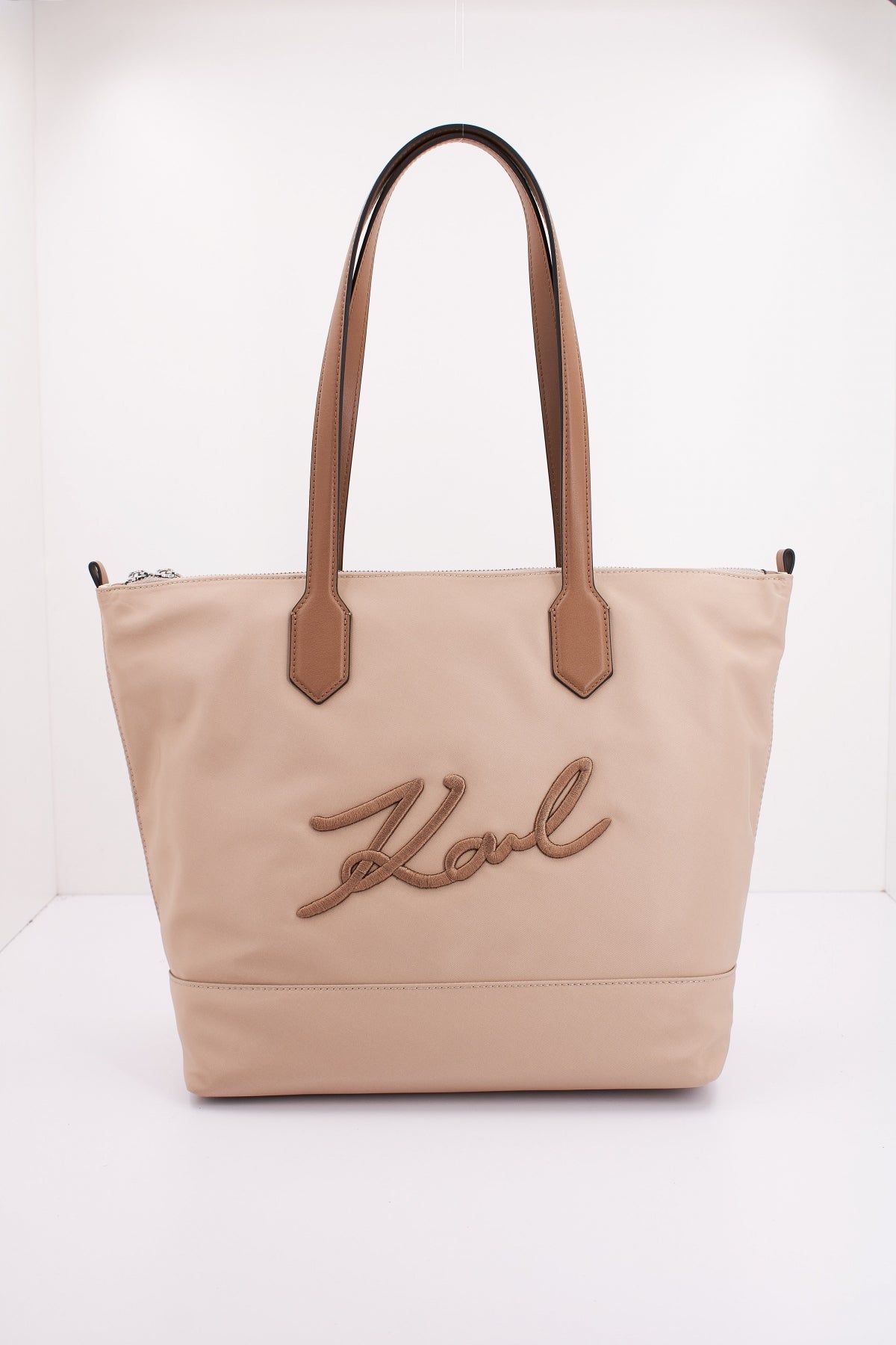 KARL LAGERFELD K/SIGNATURE NYLON MD TOTE en color MARRON CLARO (1)