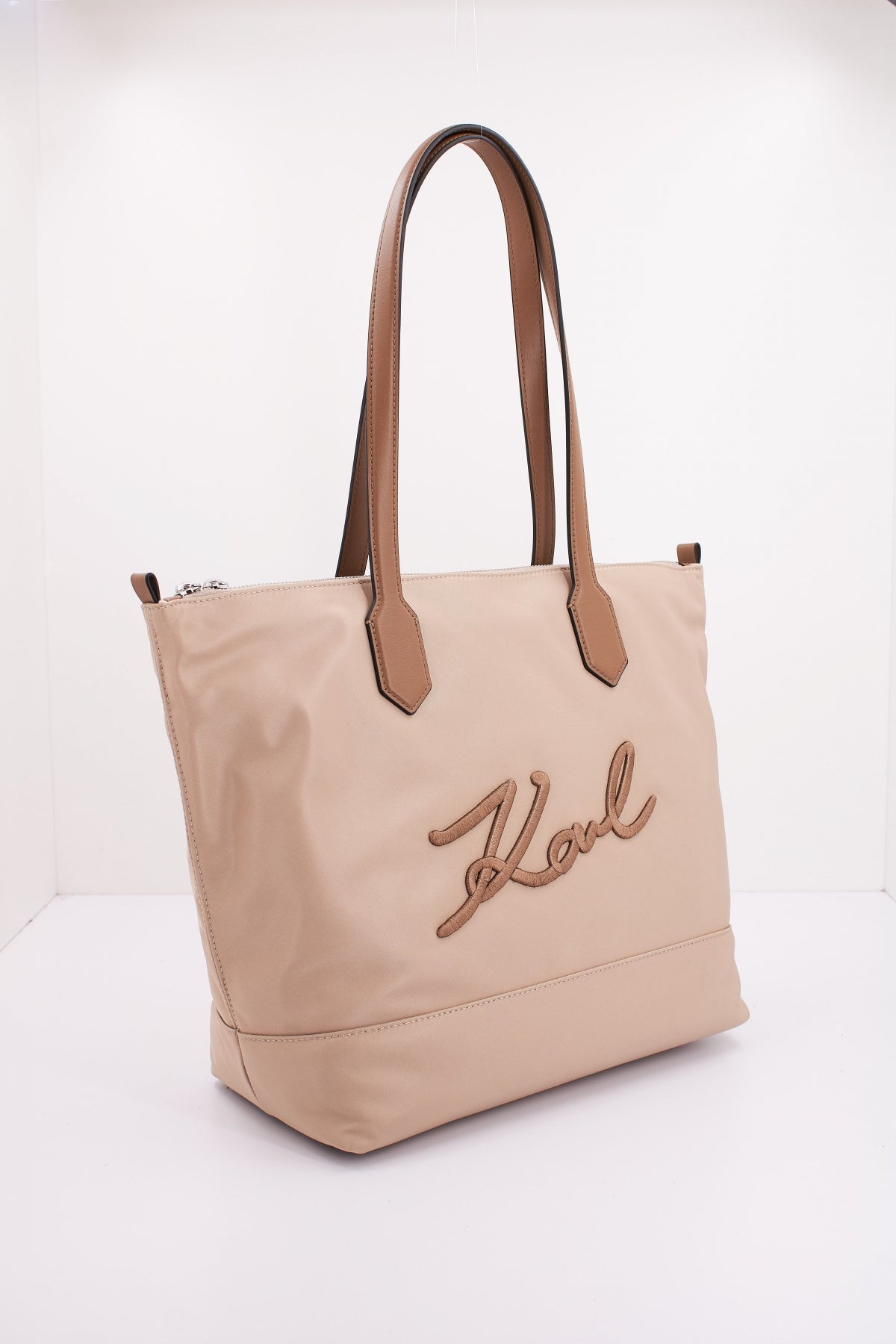 KARL LAGERFELD K/SIGNATURE NYLON MD TOTE en color MARRON CLARO (2)