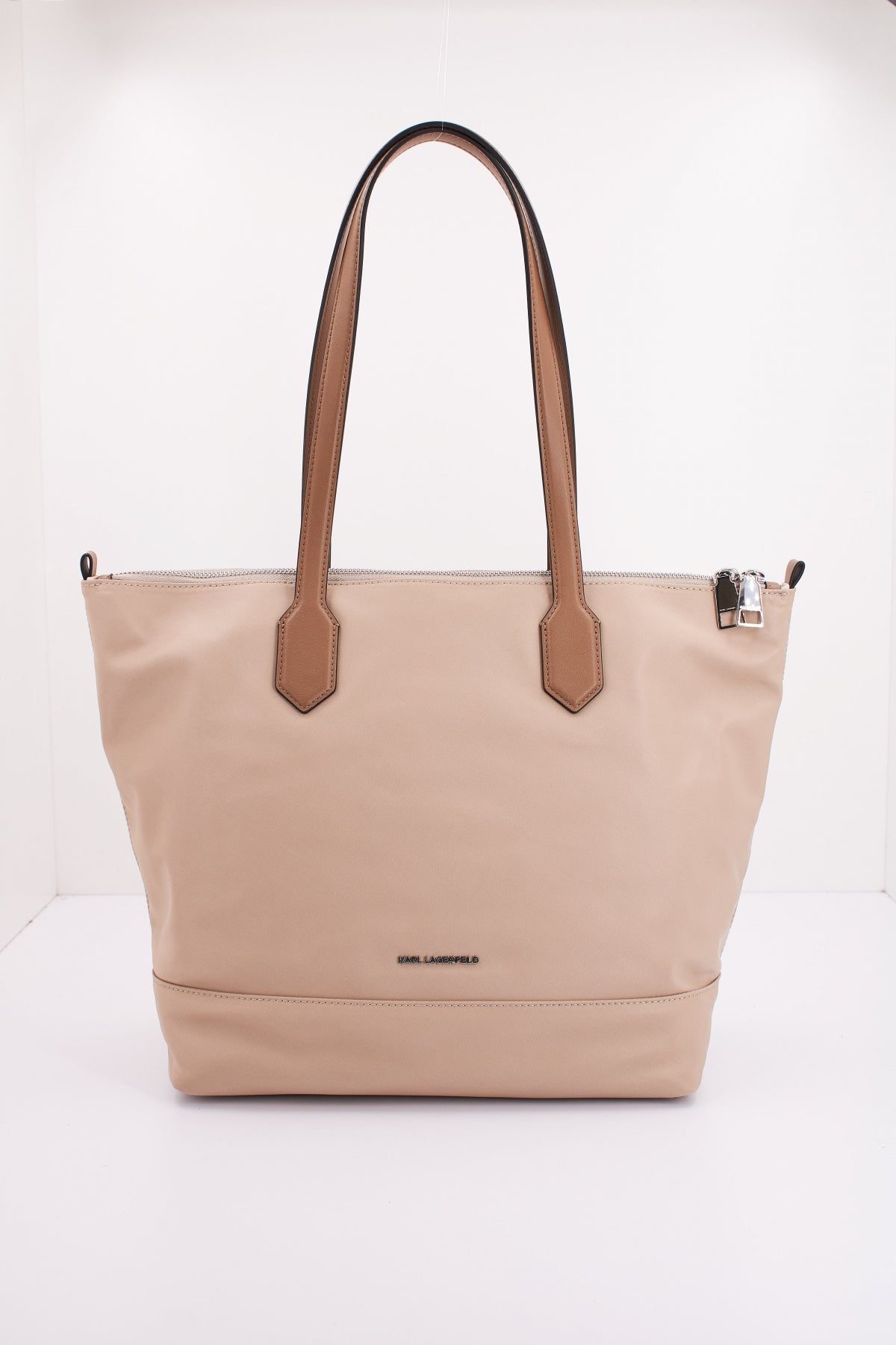 KARL LAGERFELD K/SIGNATURE NYLON MD TOTE en color MARRON CLARO (3)