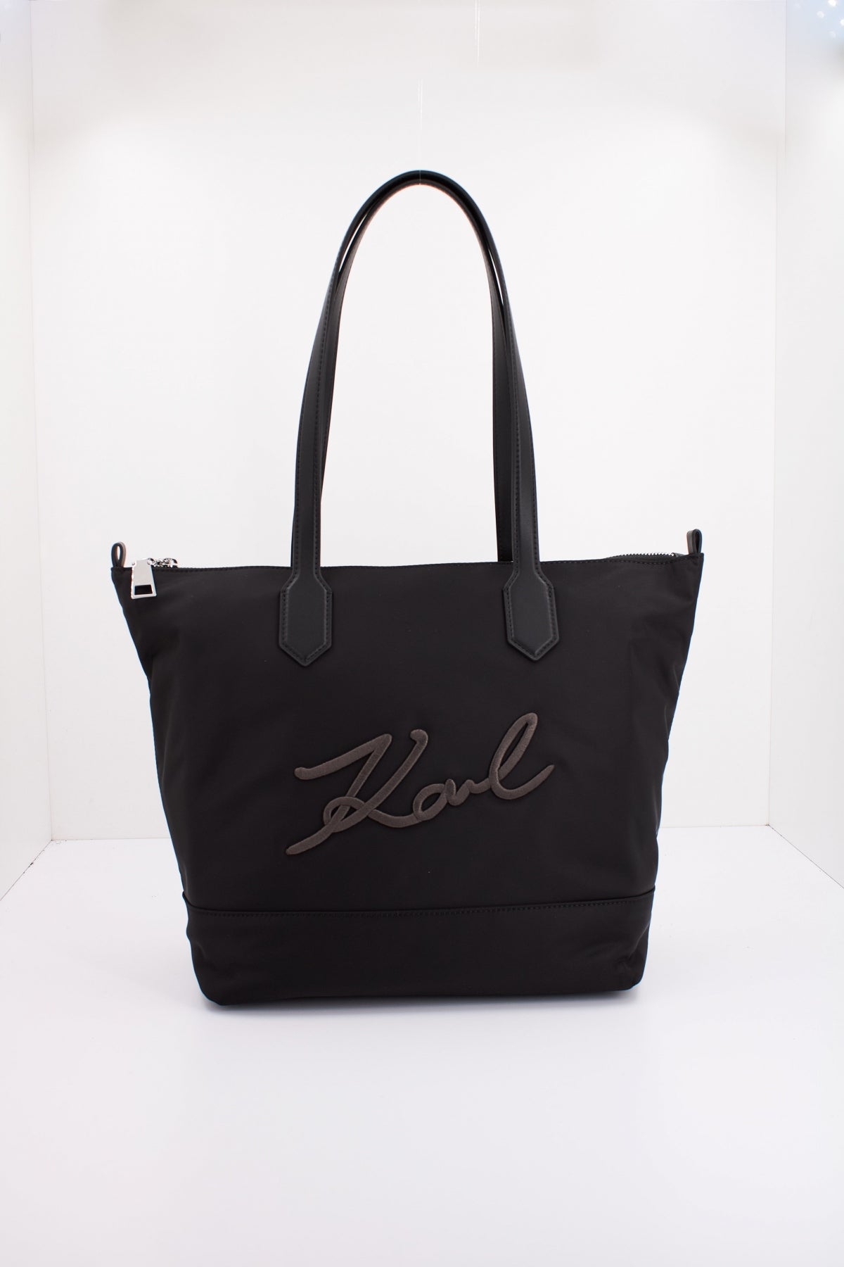 KARL LAGERFELD K/SIGNATURE NYLON MD TOTE en color NEGRO (1)
