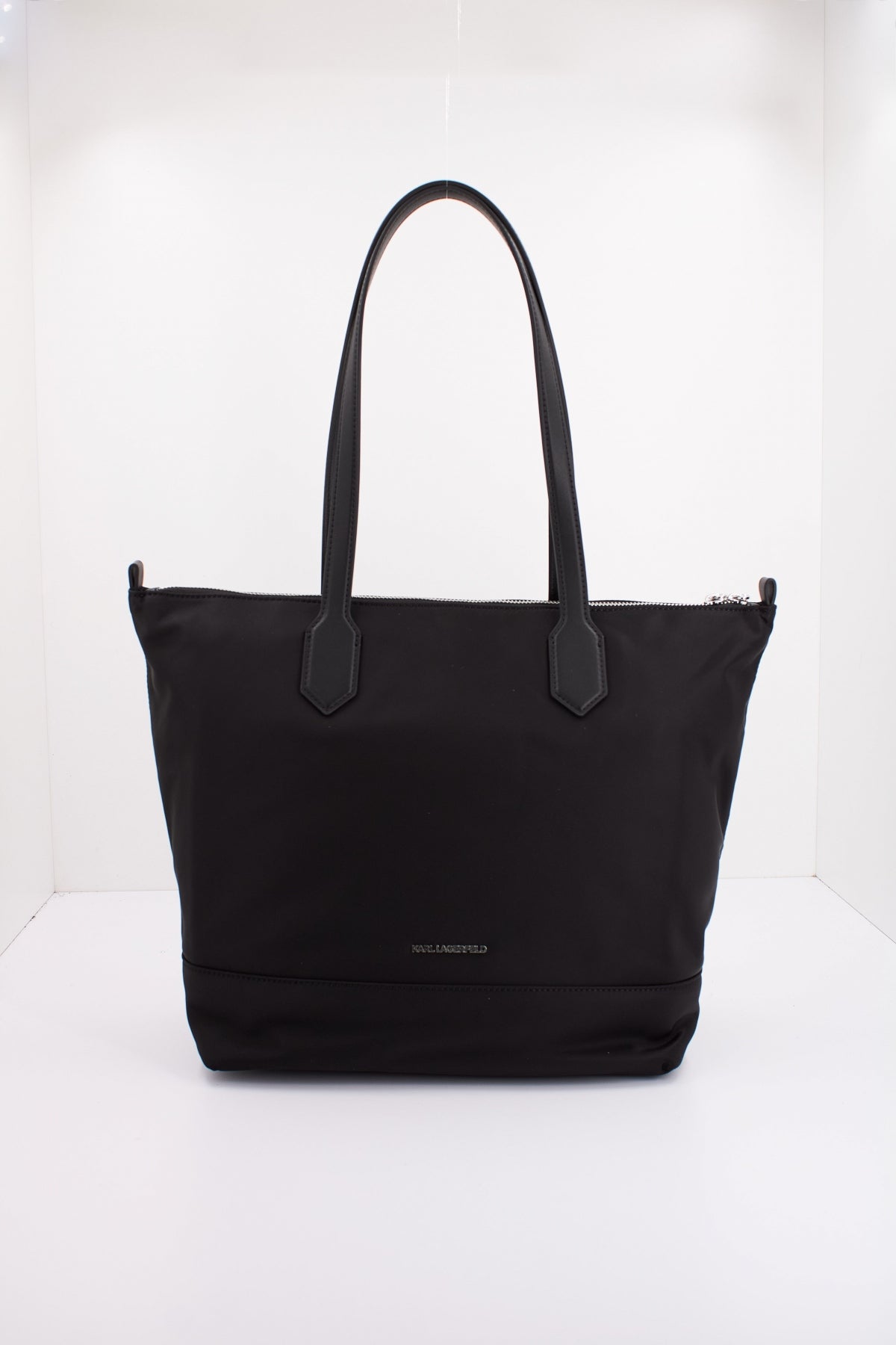 KARL LAGERFELD K/SIGNATURE NYLON MD TOTE en color NEGRO (3)
