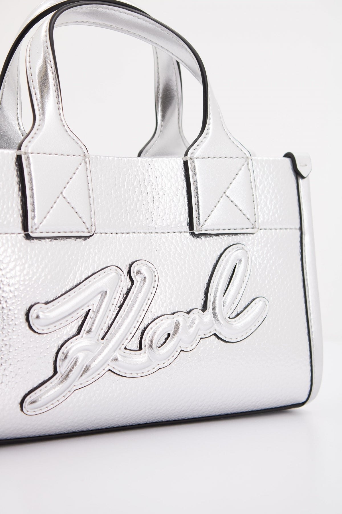 KARL LAGERFELD K/SKUARE SM TOTE GRAINY en color PLATA (4)