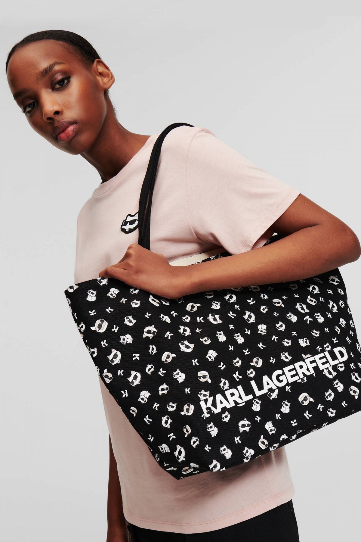 KARL LAGERFELD K/IKONIK . SHOPPER XL KC en color NEGRO (4)
