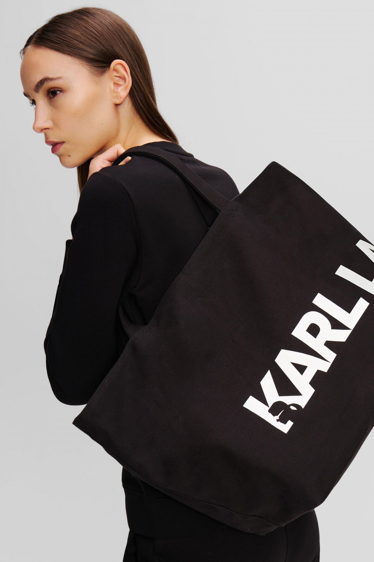 KARL LAGERFELD K/ESSENTIAL en color NEGRO (4)