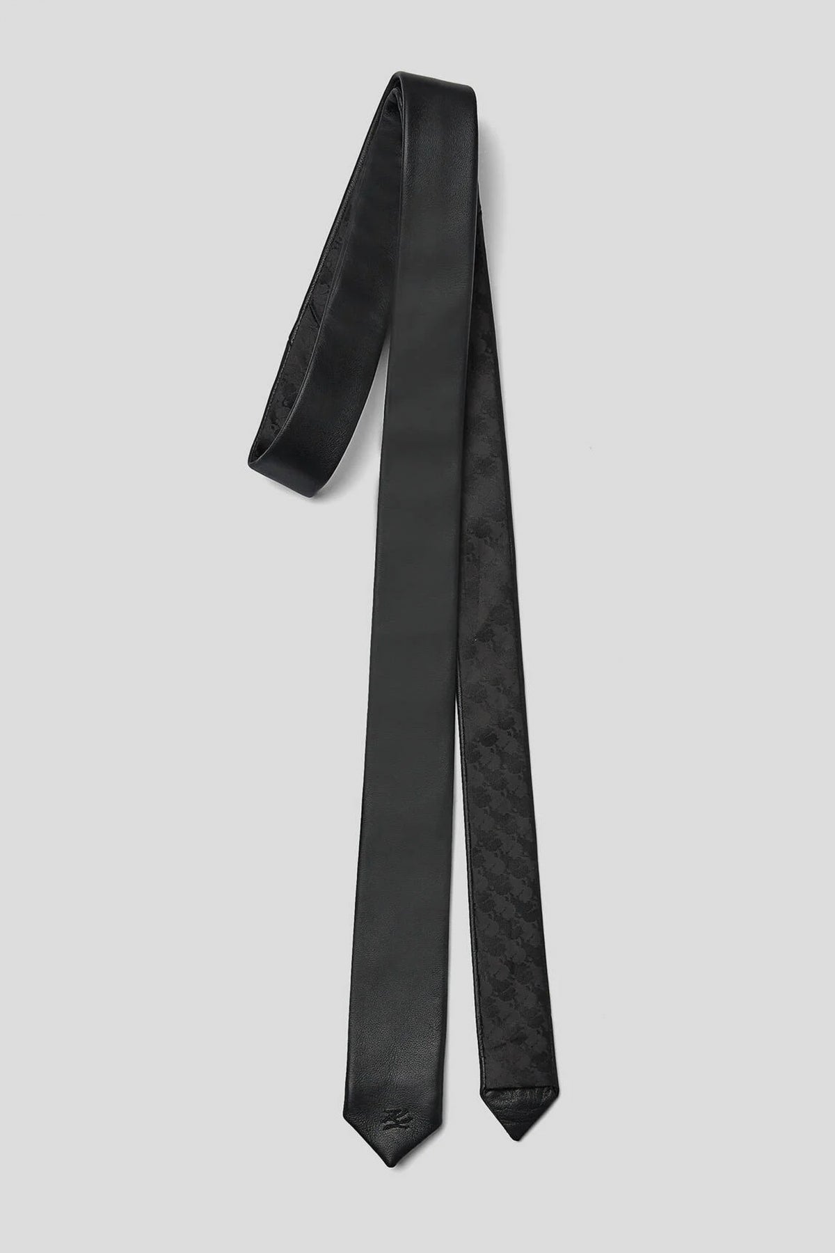 KARL LAGERFELD W en color NEGRO (1)