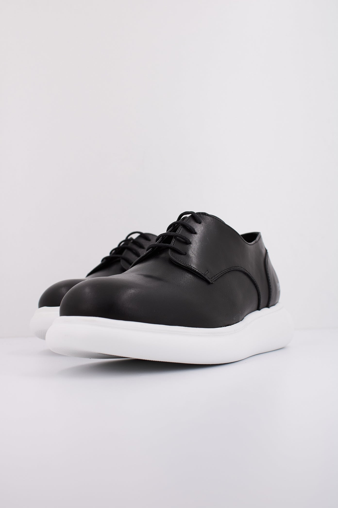 KARL LAGERFELD GRANBY LACE LO en color NEGRO (2)