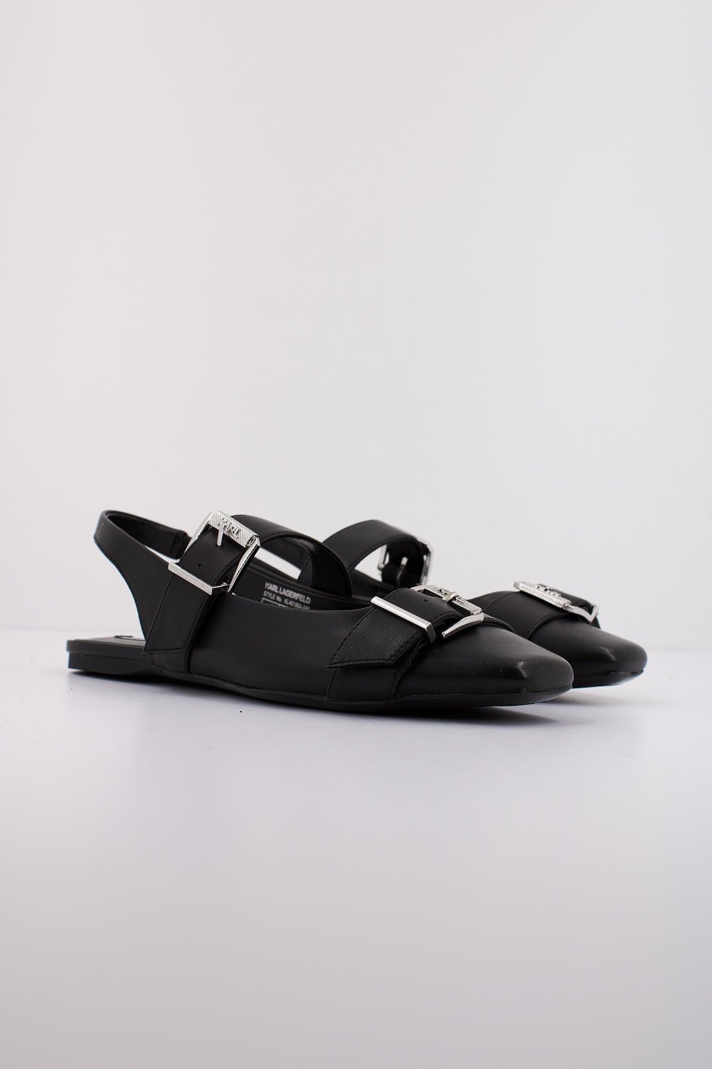 KARL LAGERFELD KONNIE DOUBLE BUCKLE SLING en color NEGRO (2)