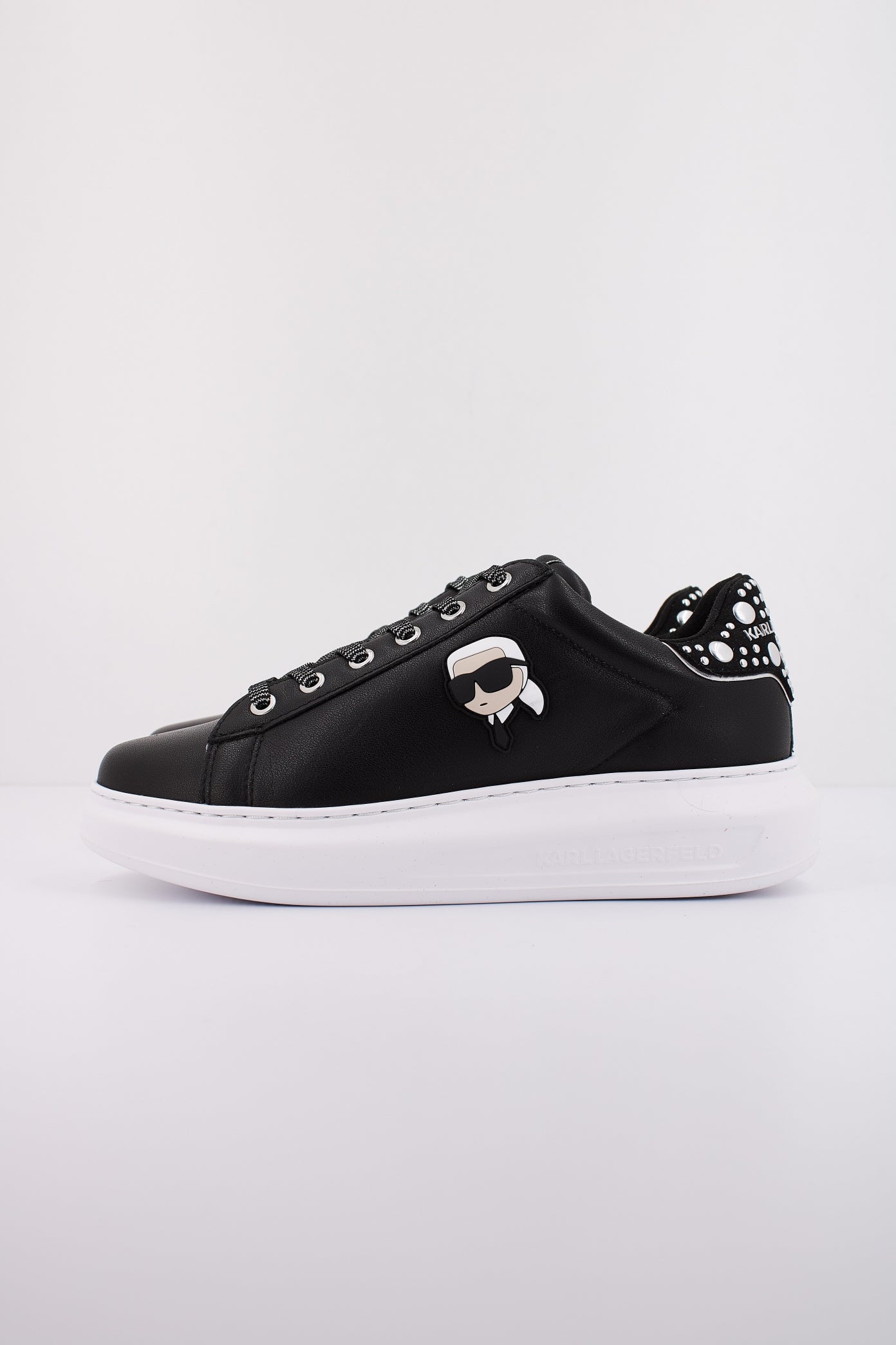 KARL LAGERFELD KAPRI NFT MIRROR STUDS LO en color NEGRO (1)