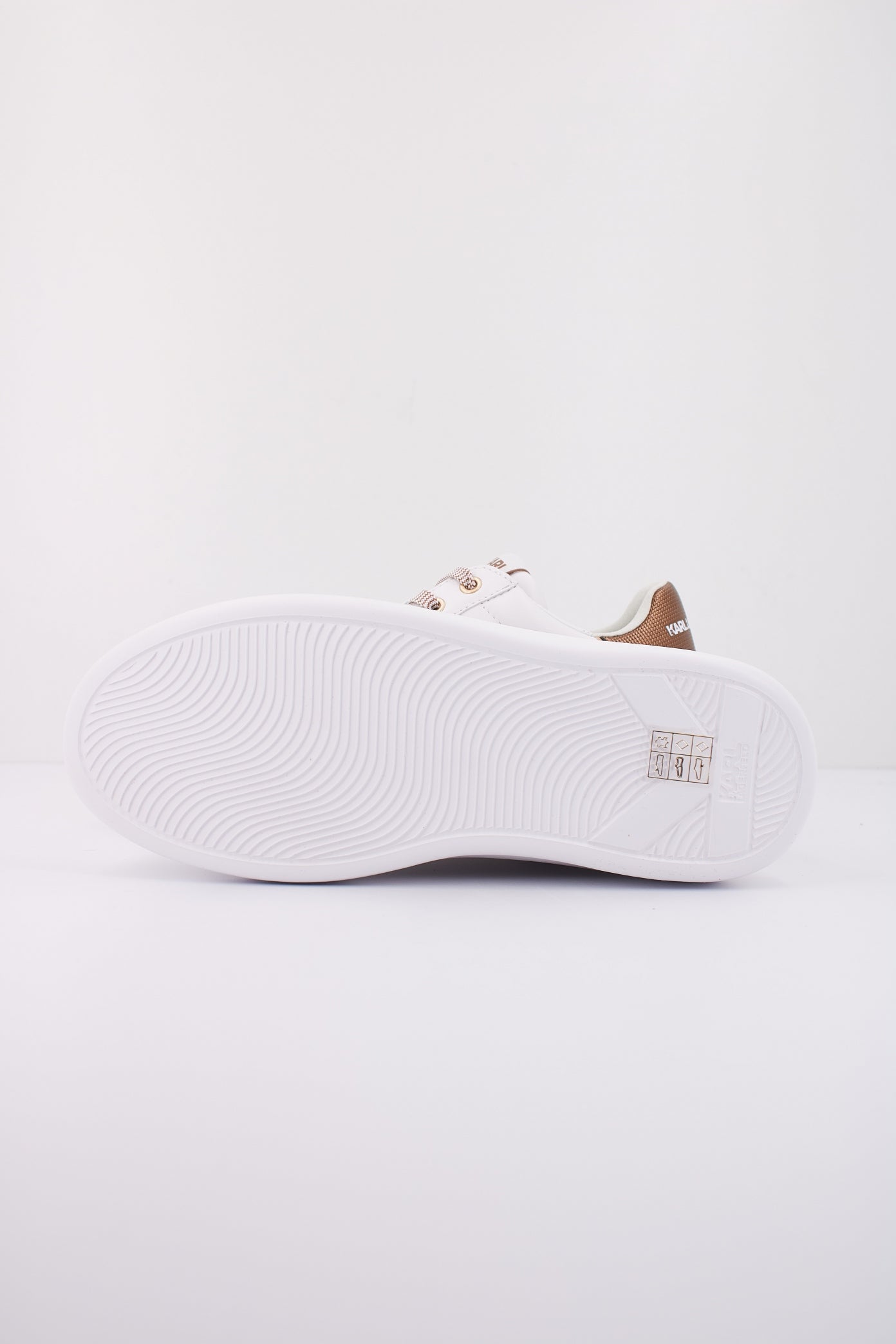 KARL LAGERFELD KAPRI NFT METALMESH TAB LO en color BLANCO (5)
