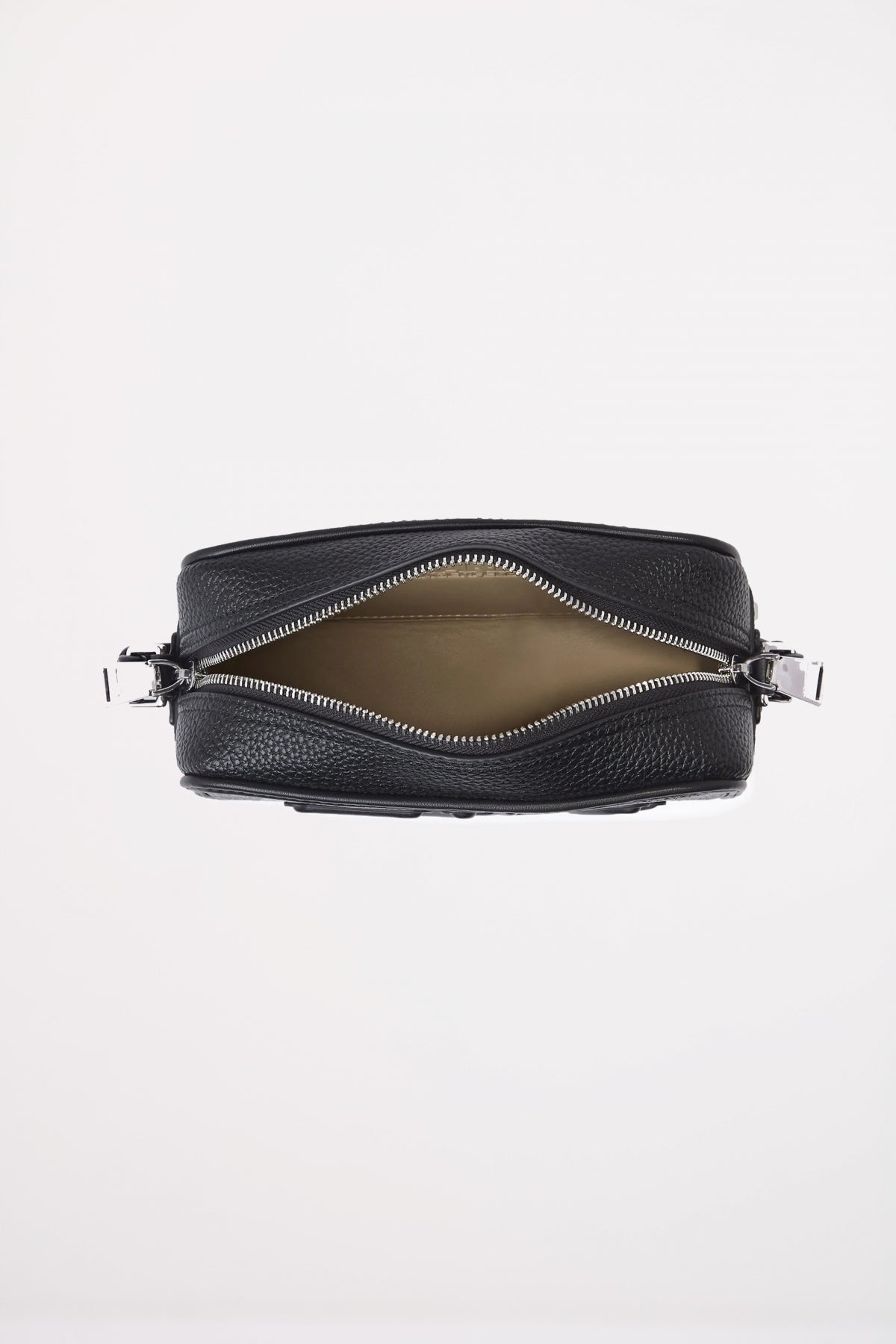 KARL LAGERFELD SKUARE CAMERA BAG GRAINY en color NEGRO (3)