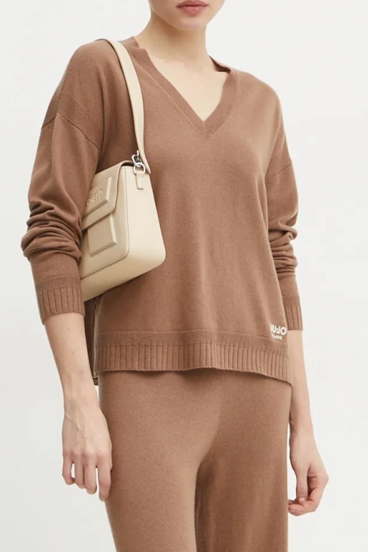 KARL LAGERFELD IKON K SOFT SHOULDER BAG en color MARRON CLARO (4)