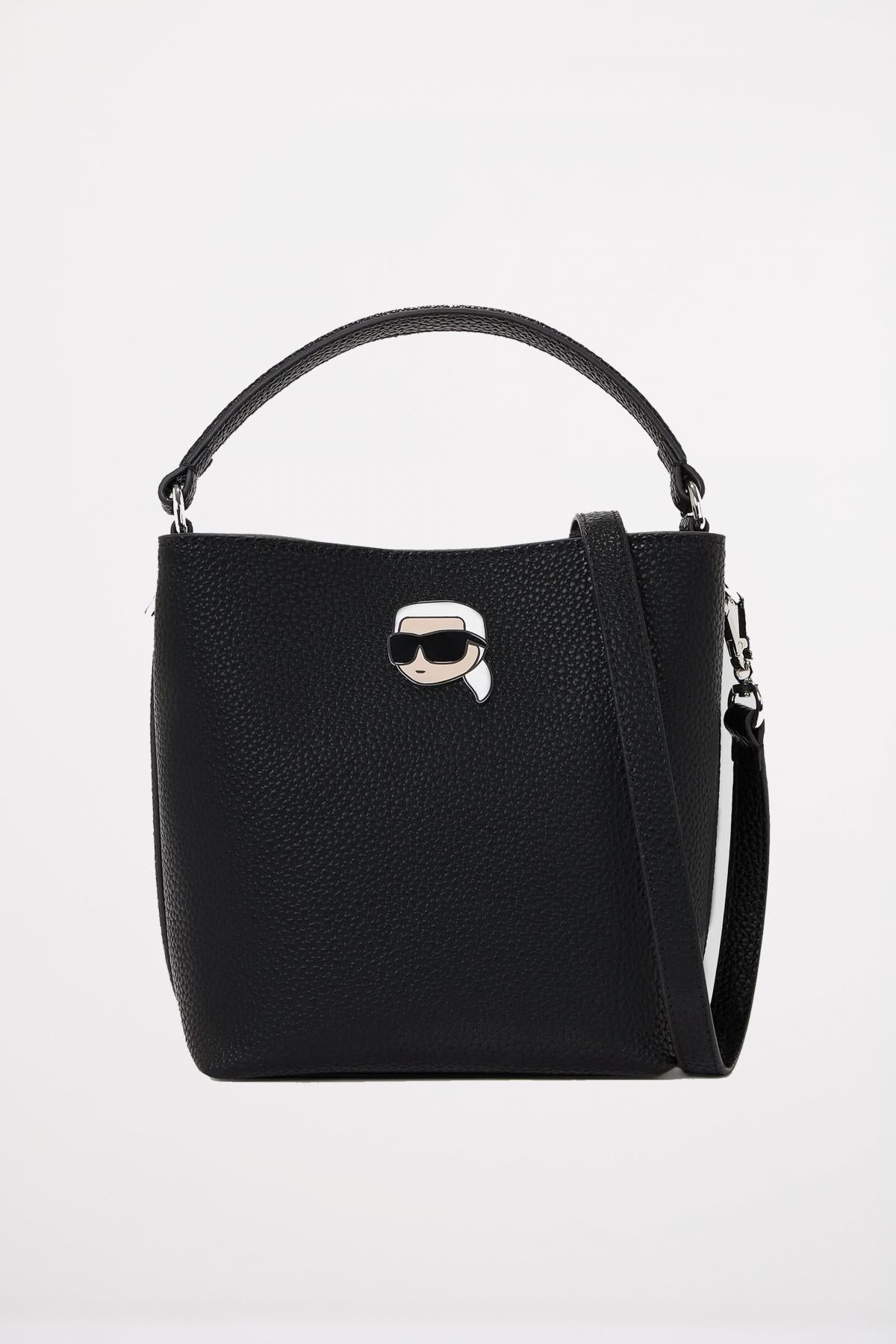 KARL LAGERFELD IKON PEBBLE BUKET BAG en color NEGRO (1)