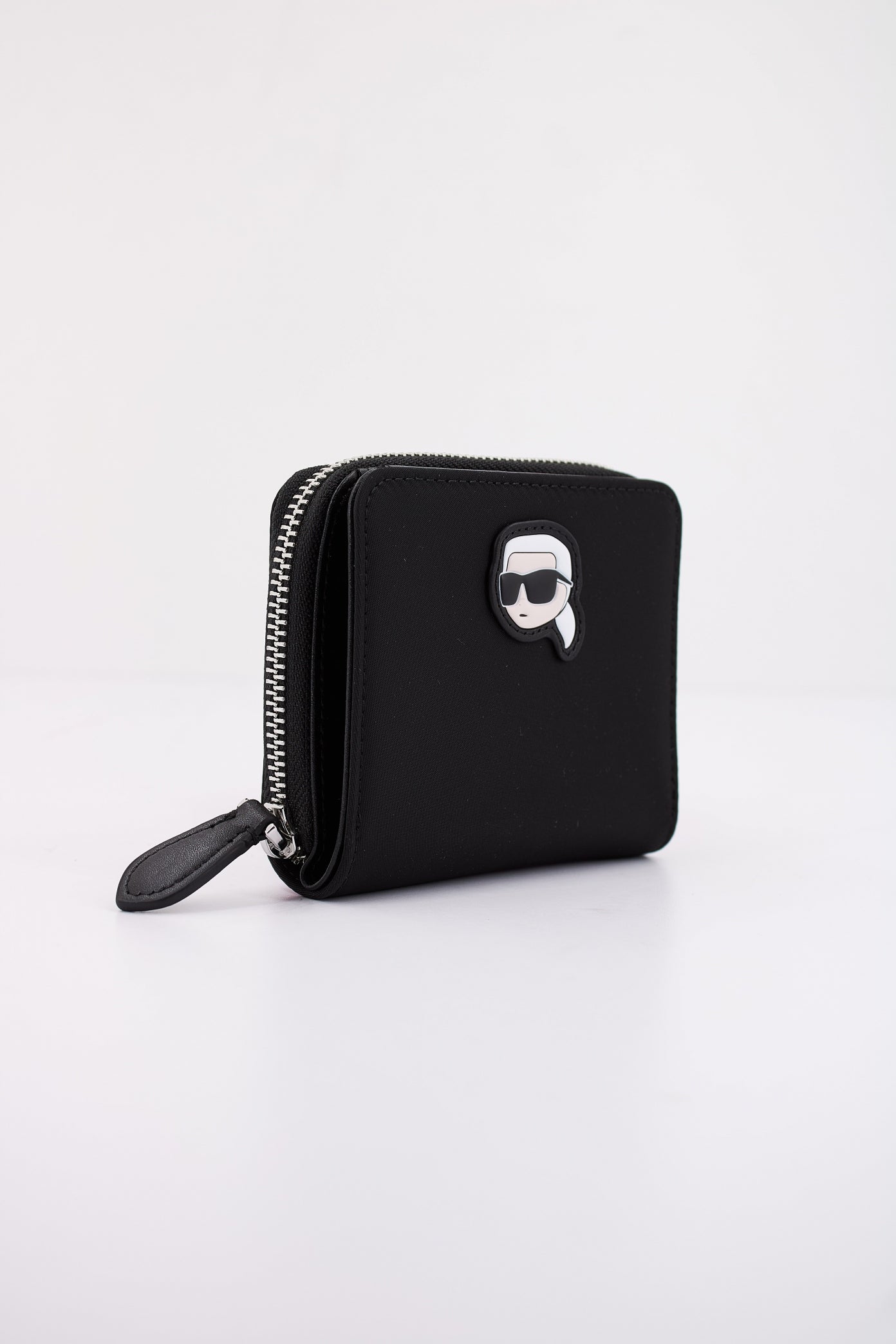 KARL LAGERFELD IKON NYLON MD BFD WLLT en color NEGRO (2)