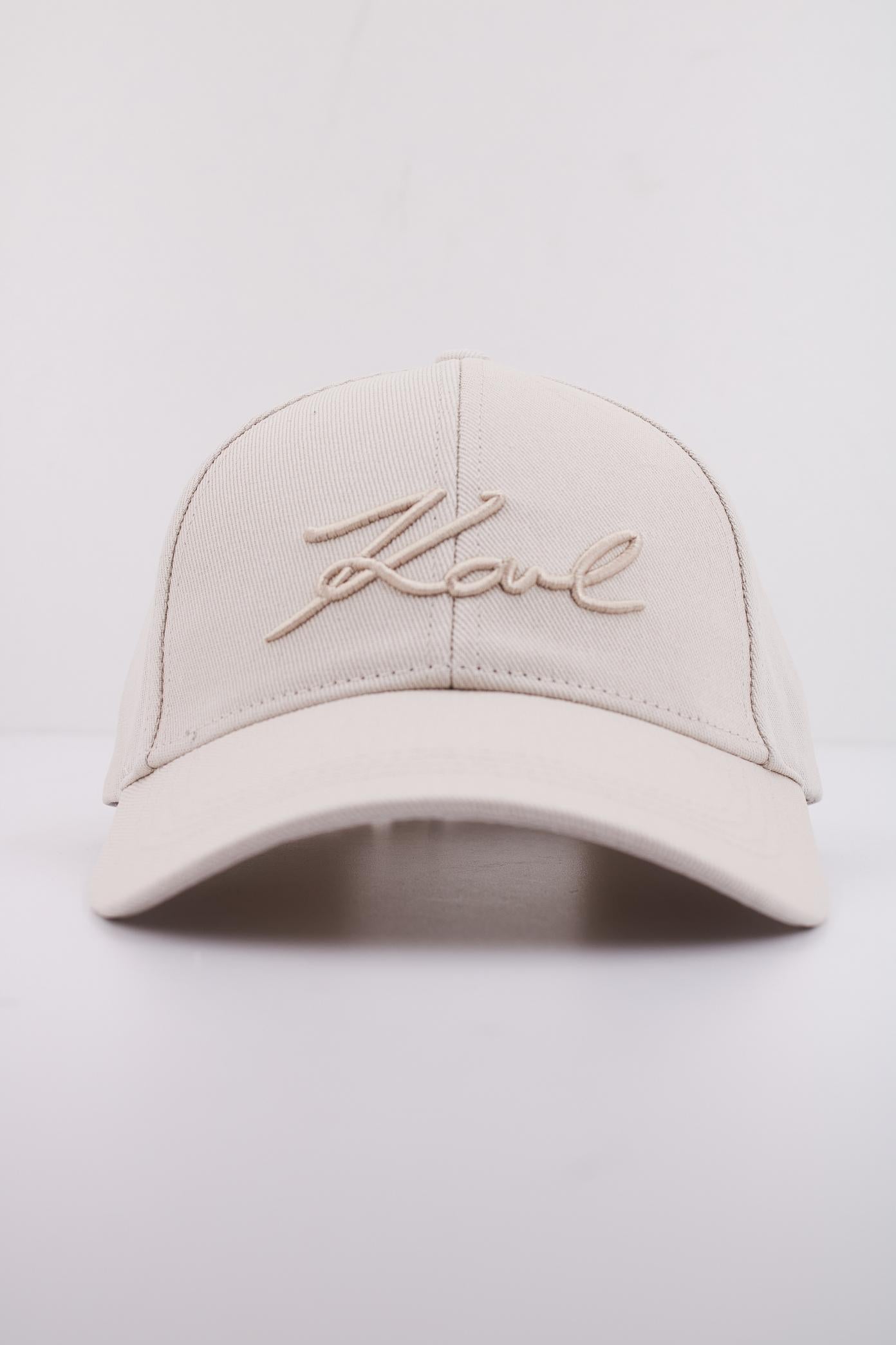 KARL LAGERFELD SIGNATURE CAP en color BEIS (1)