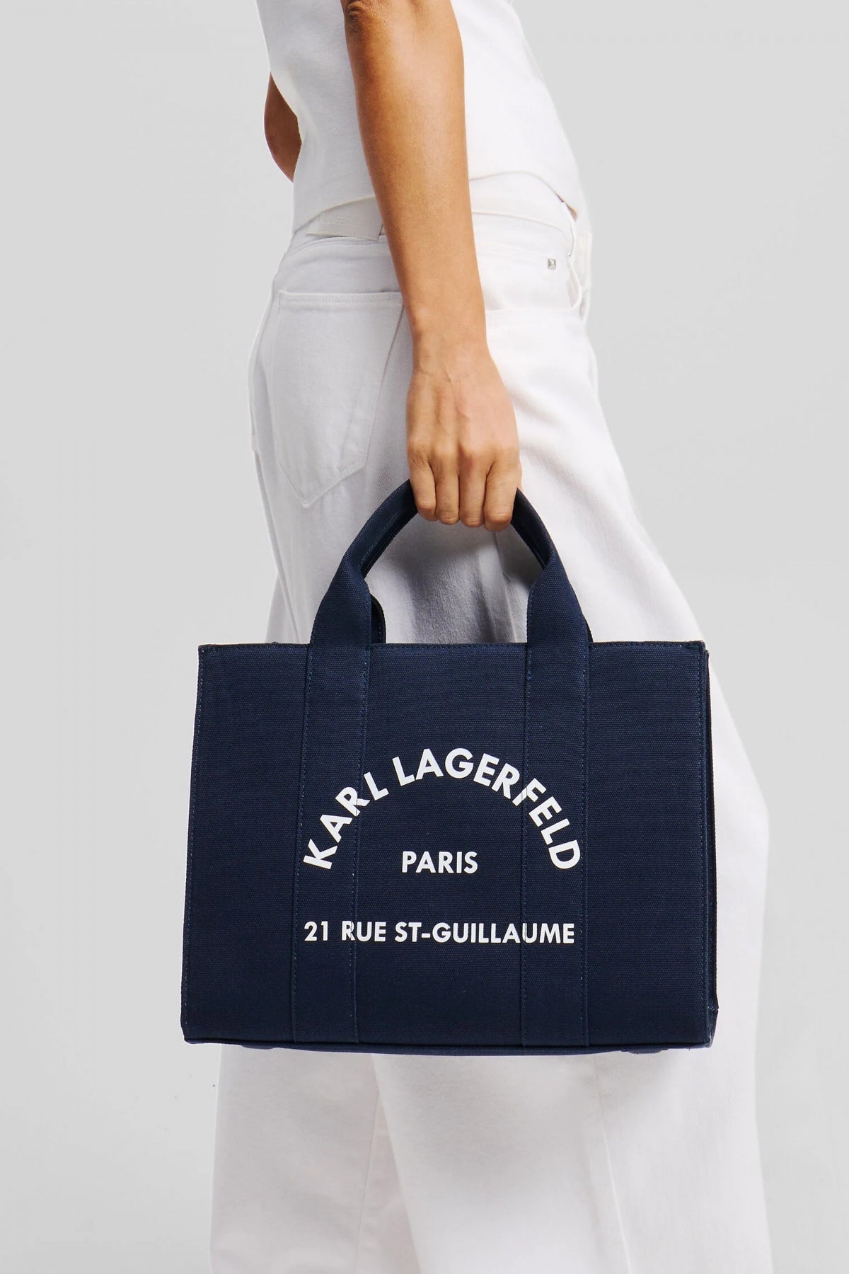 KARL LAGERFELD RSG SQUARE MEDIUM TOTE en color AZUL (4)