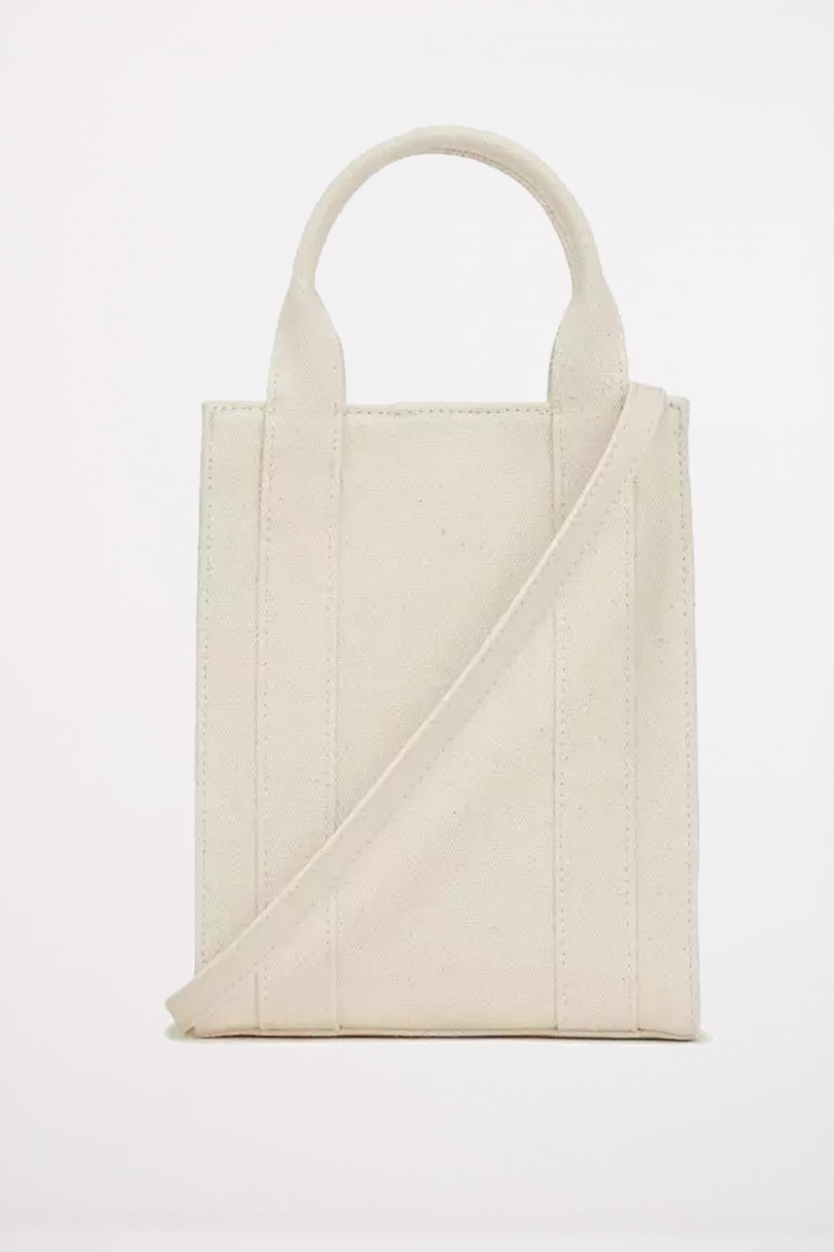 KARL LAGERFELD RSG SQUEARE SMALL TOTE en color BEIS (2)